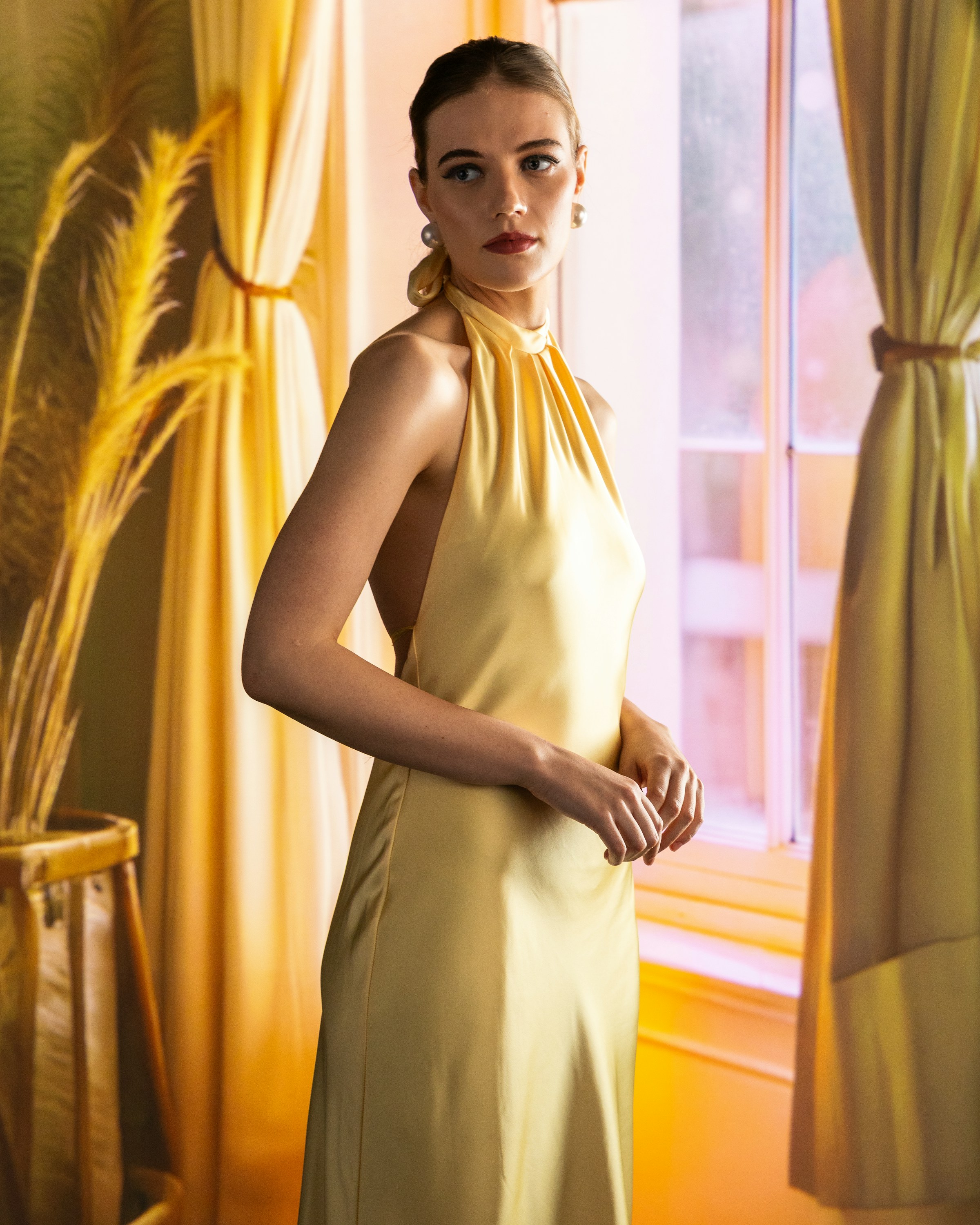 A fashionable woman in a golden dress | Source: Unsplash