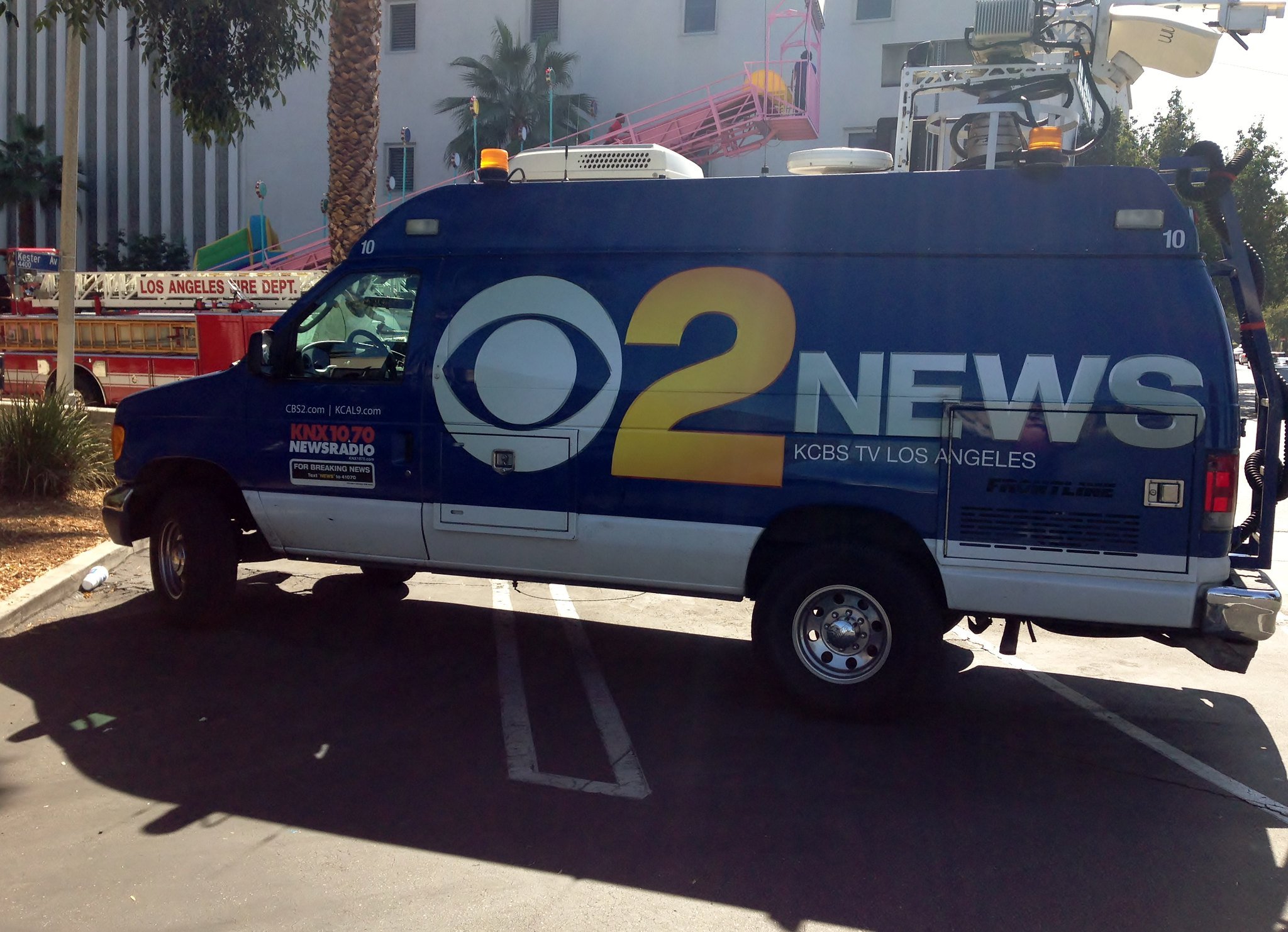 The Channel 2 News van parked at the Sherman Oaks Street Fair on October 20, 2013 | Photo: Flickr/Clotee Pridgen Allochuku