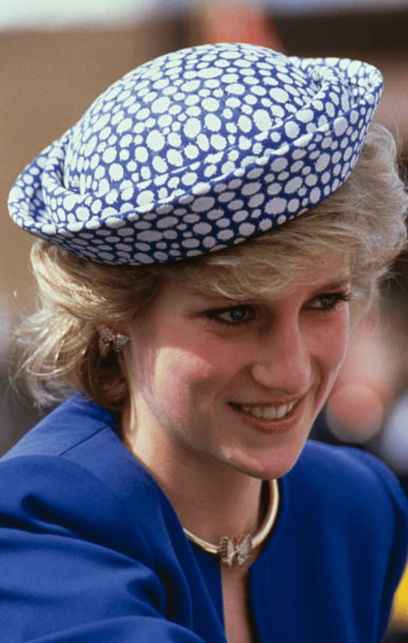 Princess Diana greeting people during a trip to Canada, on May 3, 1986 | Source: Getty Images