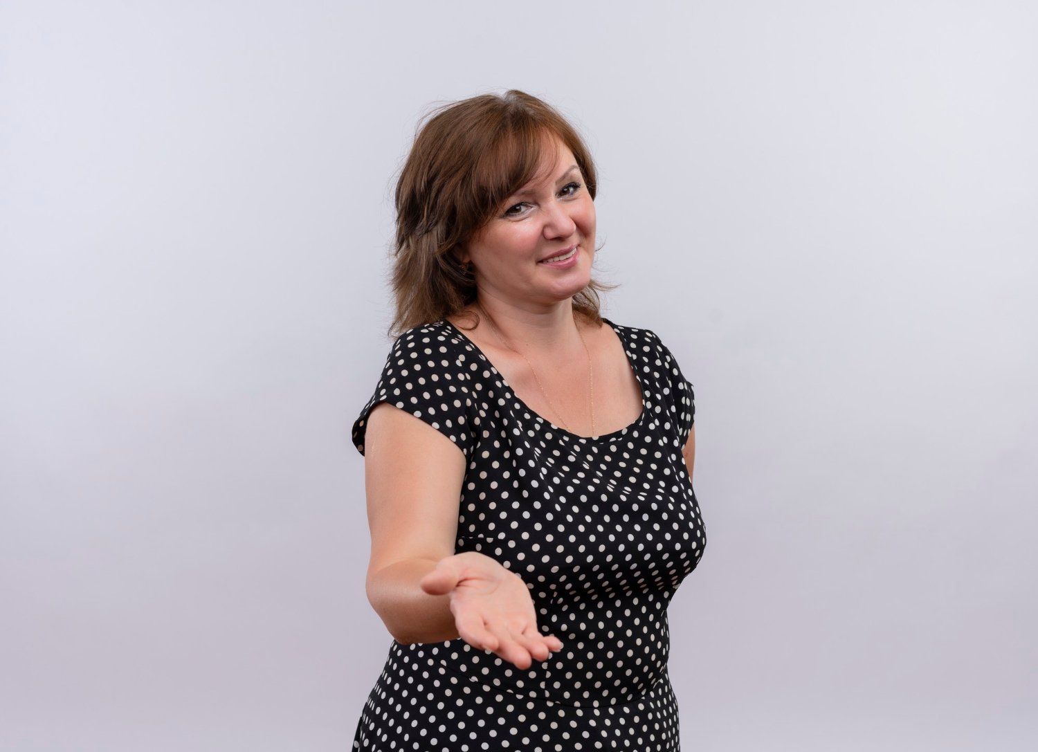 A senior woman smiling | Source: Freepik