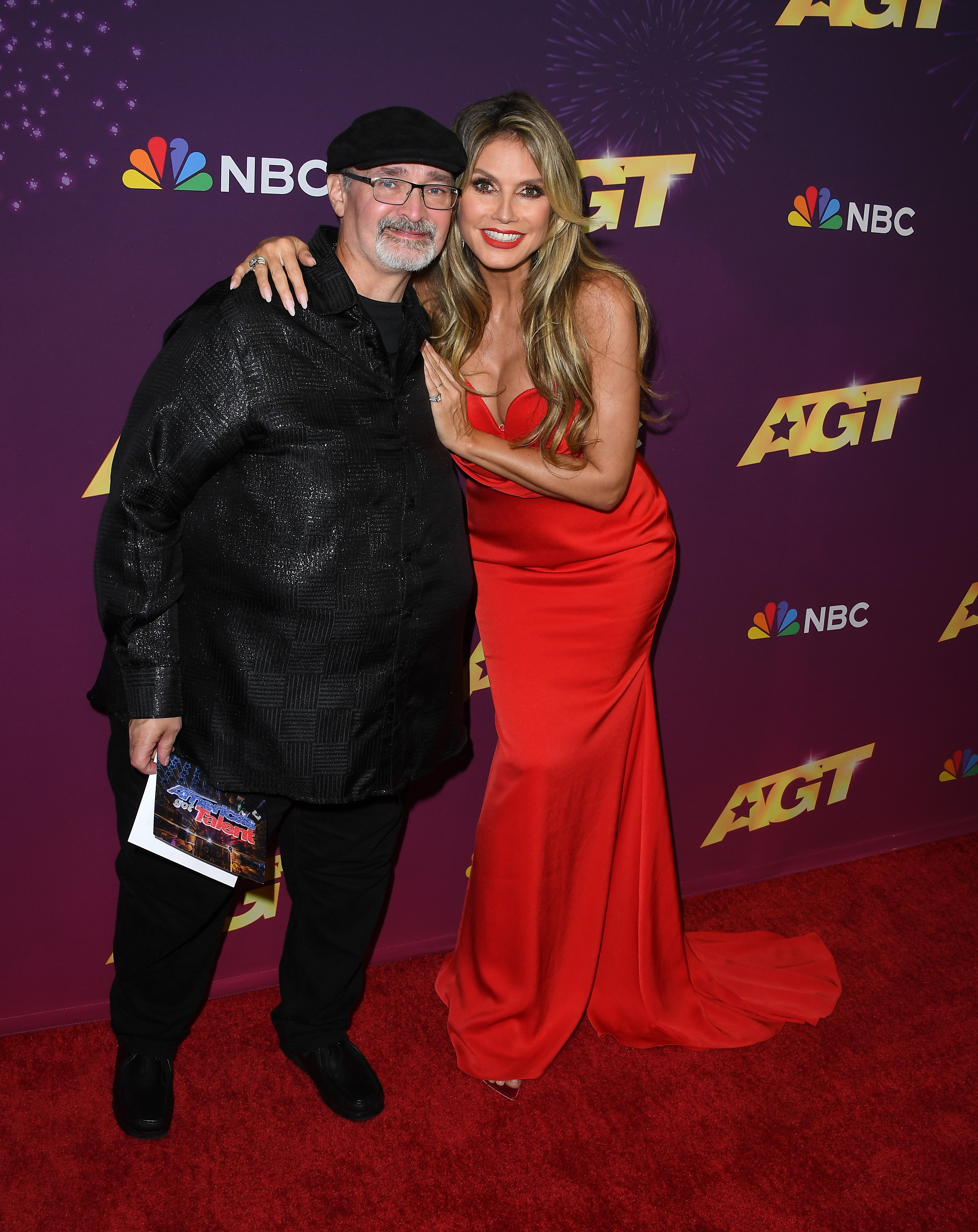 Richard Goodall and Heidi Klum posing for photos on the "AGT" Season 19 Winner's Red Carpet in Pasadena, California on September 19, 2024 | Source: Getty Images