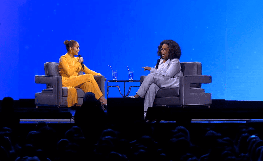 Jennifer Lopez and Oprah Winfrey discuss aging and self image on her 2020 Vision Tour on February 28, 2020. | Source: YouTube/WW formerly Weight Watchers