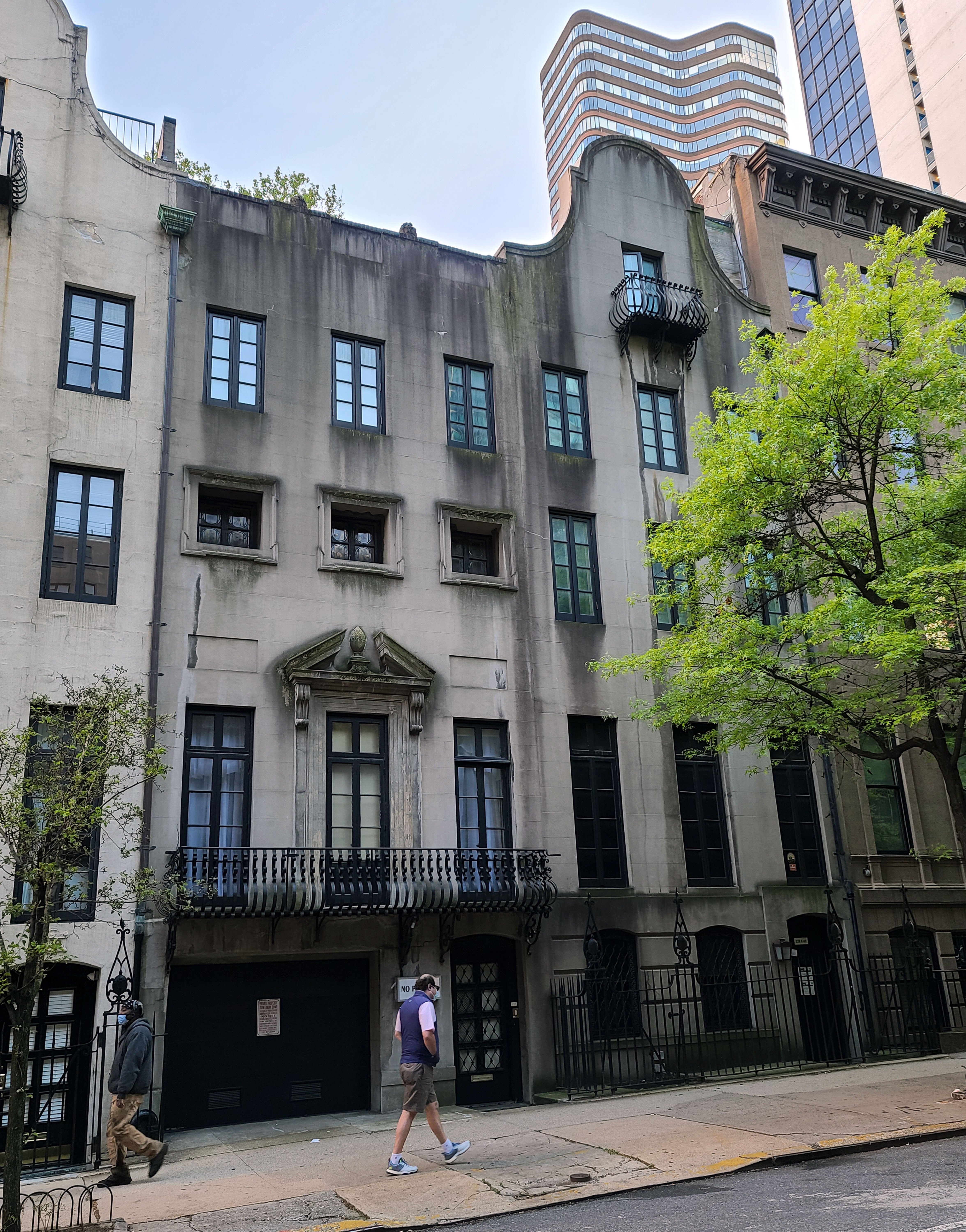 Mary Kate Olsen and Olivier Sarkozy's apartment on May 13, 2020 in New York City. | Source: Getty Images