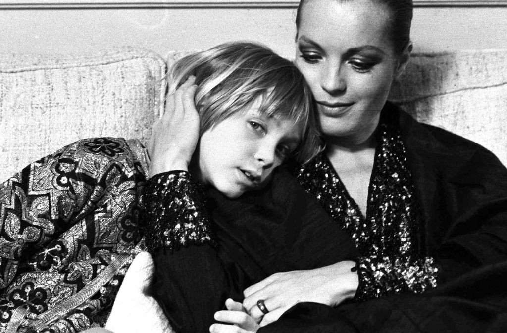 Portrait of Romy Schneider at home with her son David Biasini, in 1974. |  Source: Getty Images
