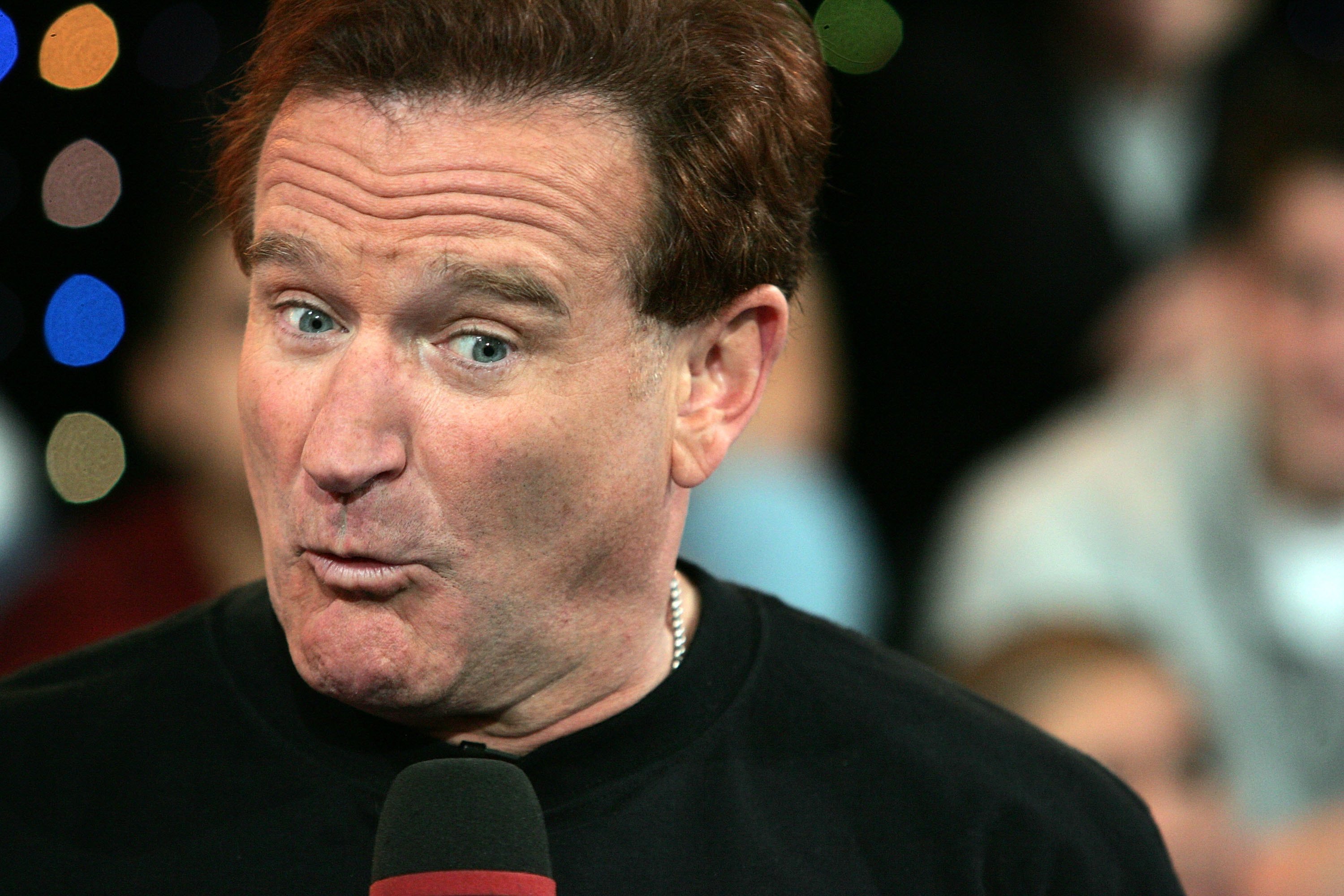 Robin Williams appears onstage during MTV's Total Request Live at the MTV Times Square Studios on April 27, 2006 in New York City | Source: Getty Images