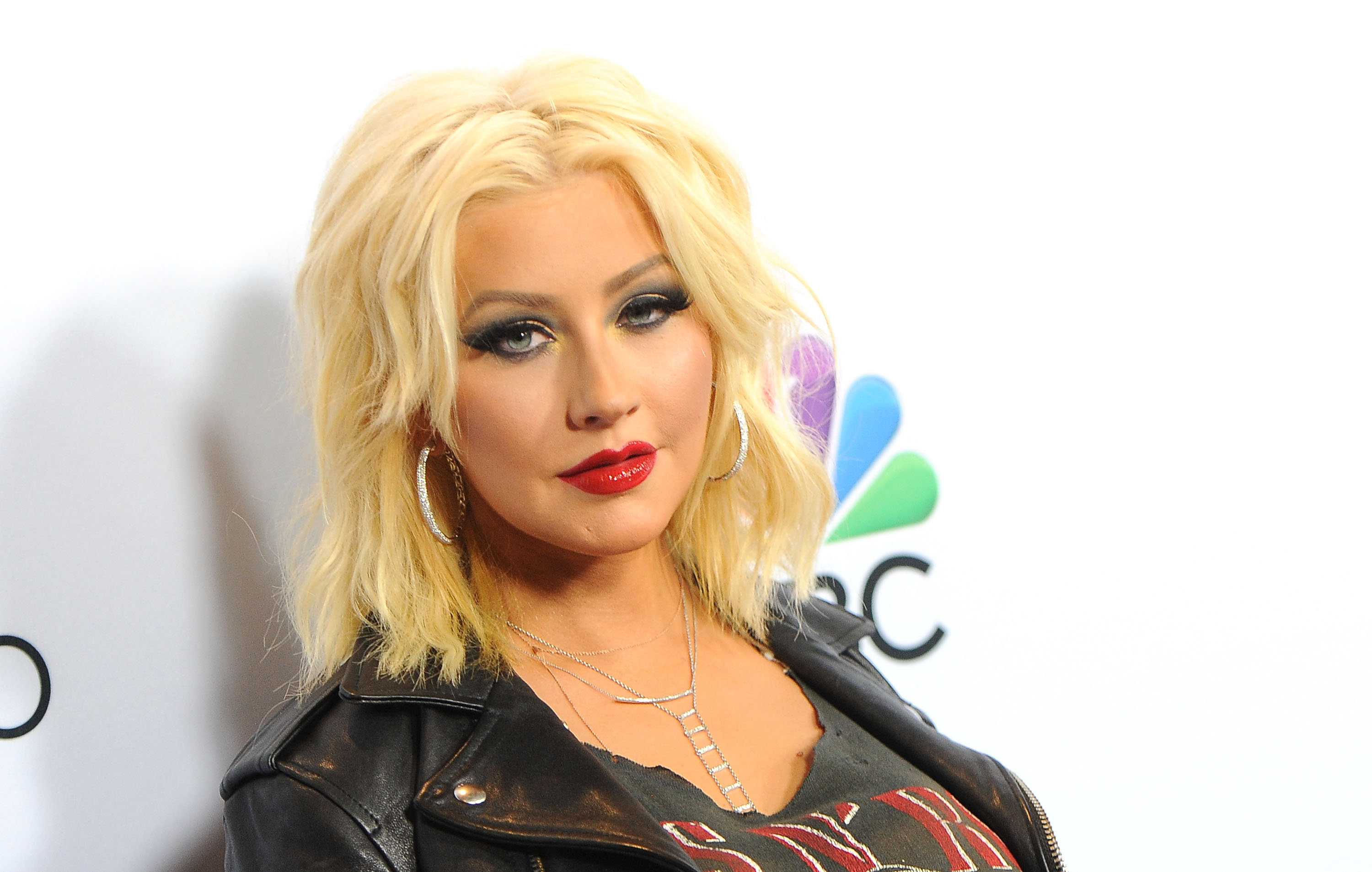 Later that year, Aguilera debuted a shorter hairstyle paired with bold eye makeup and a leather jacket, reflecting another of the many beauty looks she has worn over the years. | Source: Getty Images