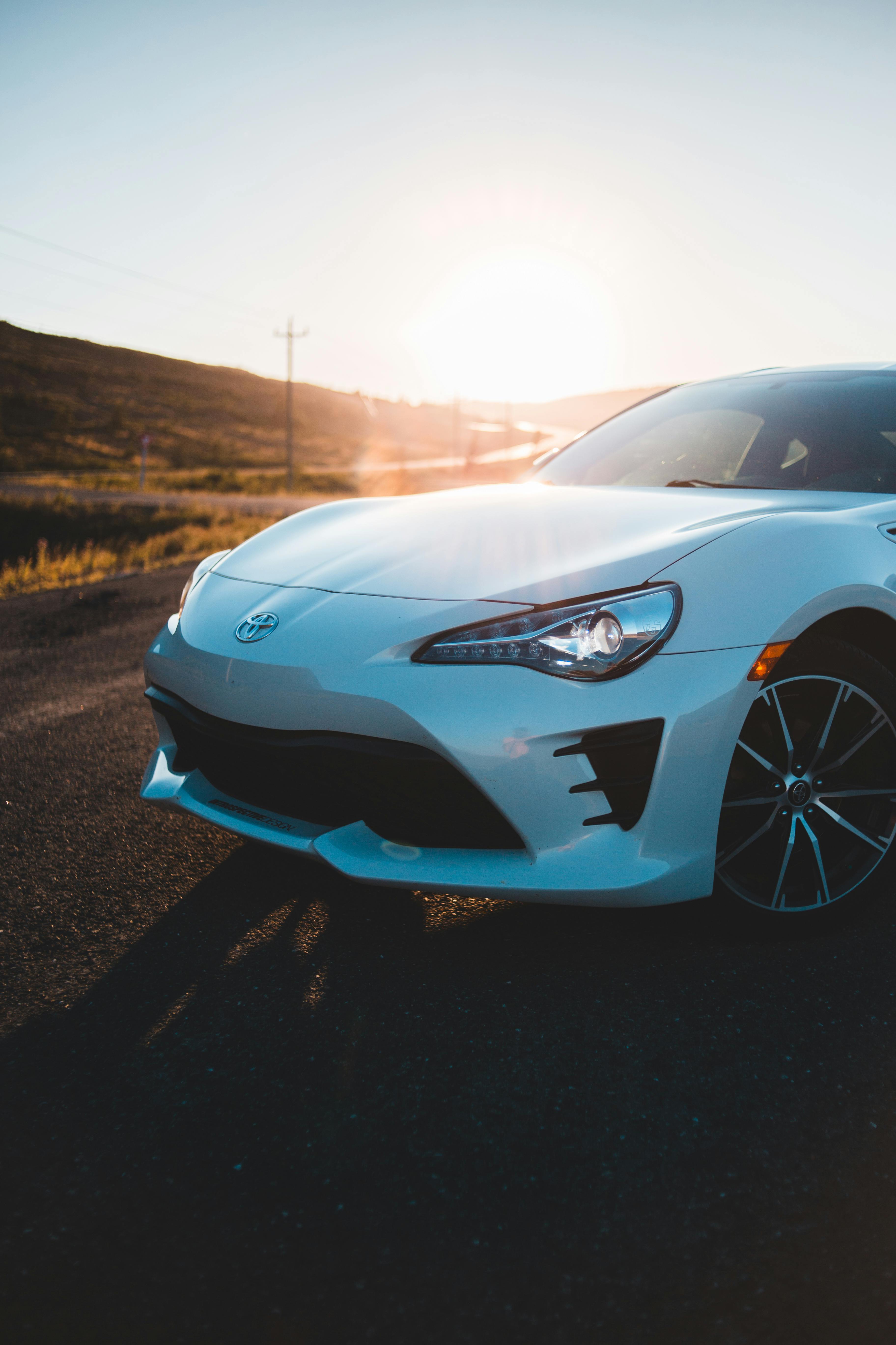 The sun setting while a car drives by | Source: Pexels