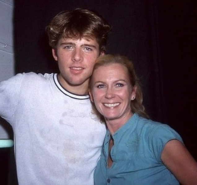 Maxwell Caulifield pictured with Juliet Mills, dated June 2024 | Source: Instagram/maxwellcaulifield