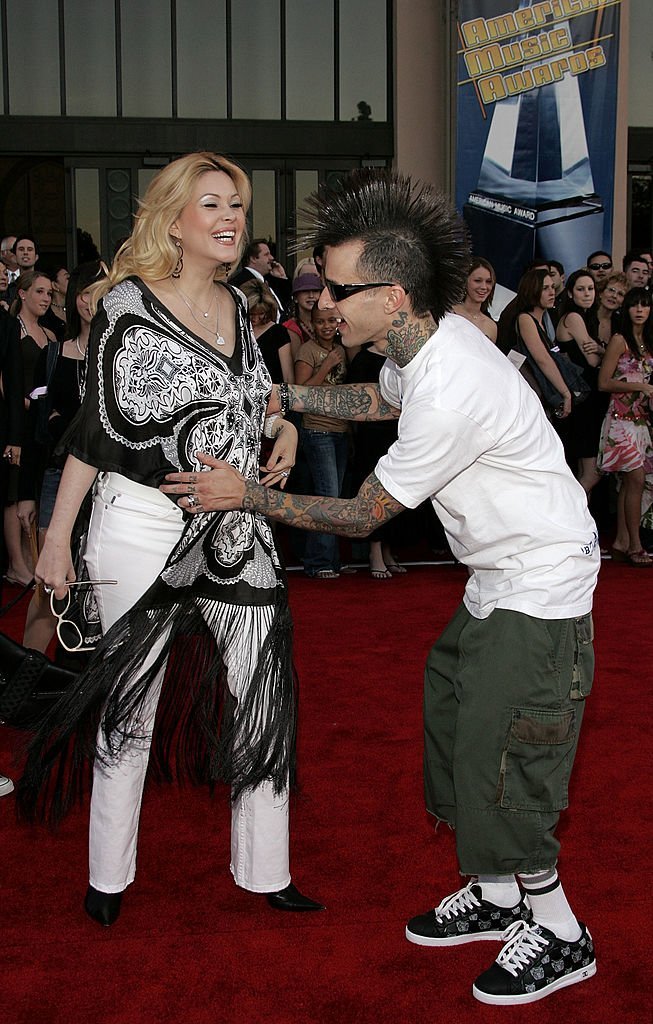 Shanna Moakler Reed and Travis Barker of Blink 182 arrive at the 2005 American Music Awards | Getty Images