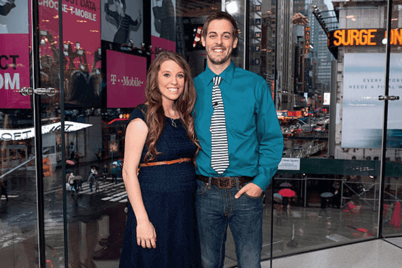 Jill Duggar Dillard and her husband Derick Dillard make an appearance for an interview with "Extra," on October 23, 2014, in Times Square New York | Source: D Dipasupil/Getty Images for Extra