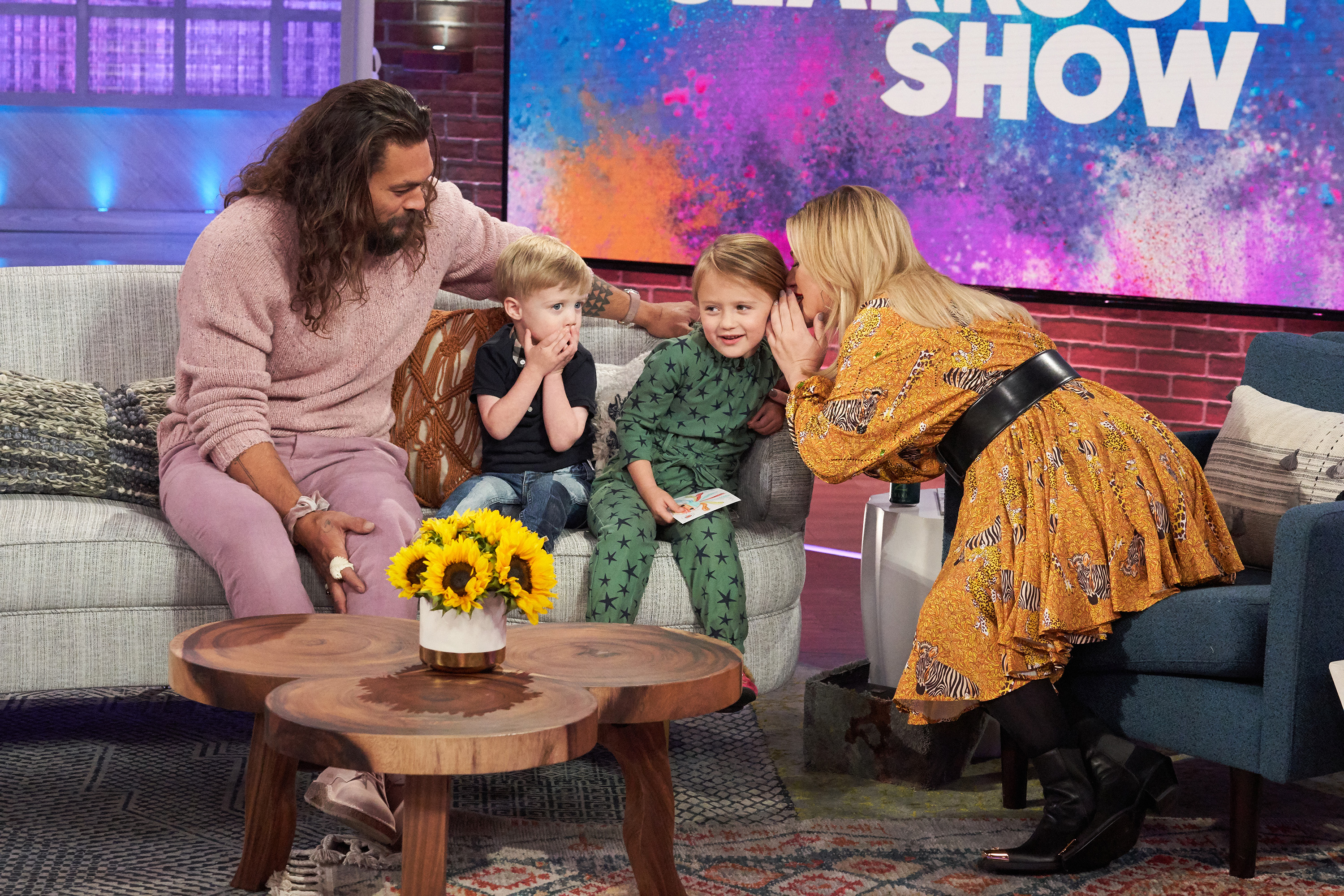 Jason Momoa, Remy, River, and, Kelly Clarkson on "The Kelly Clarkson Show" on October 13, 2019 | Source: Getty Images