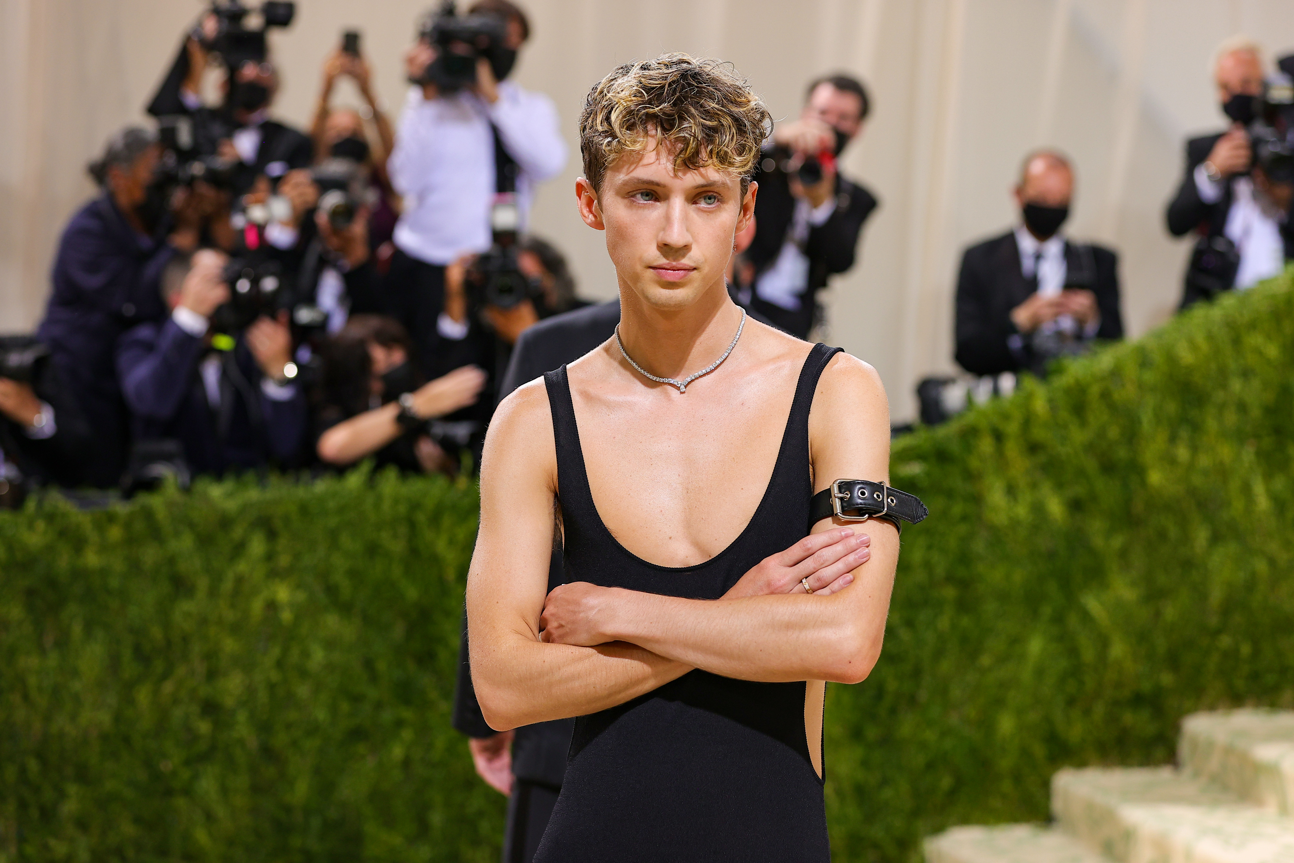 Troye Sivan attends The 2021 Met Gala Celebrating In America: A Lexicon Of Fashion at Metropolitan Museum of Art, on September 13, 2021, in New York City. | Source: Getty Images