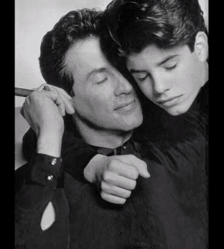 Sage Stallone y su madre Sylvester. |Foto:Youtube/Cookie Kwan Sage Stallone y su madre Sylvester. |Foto:Youtube/Cookie Kwan
