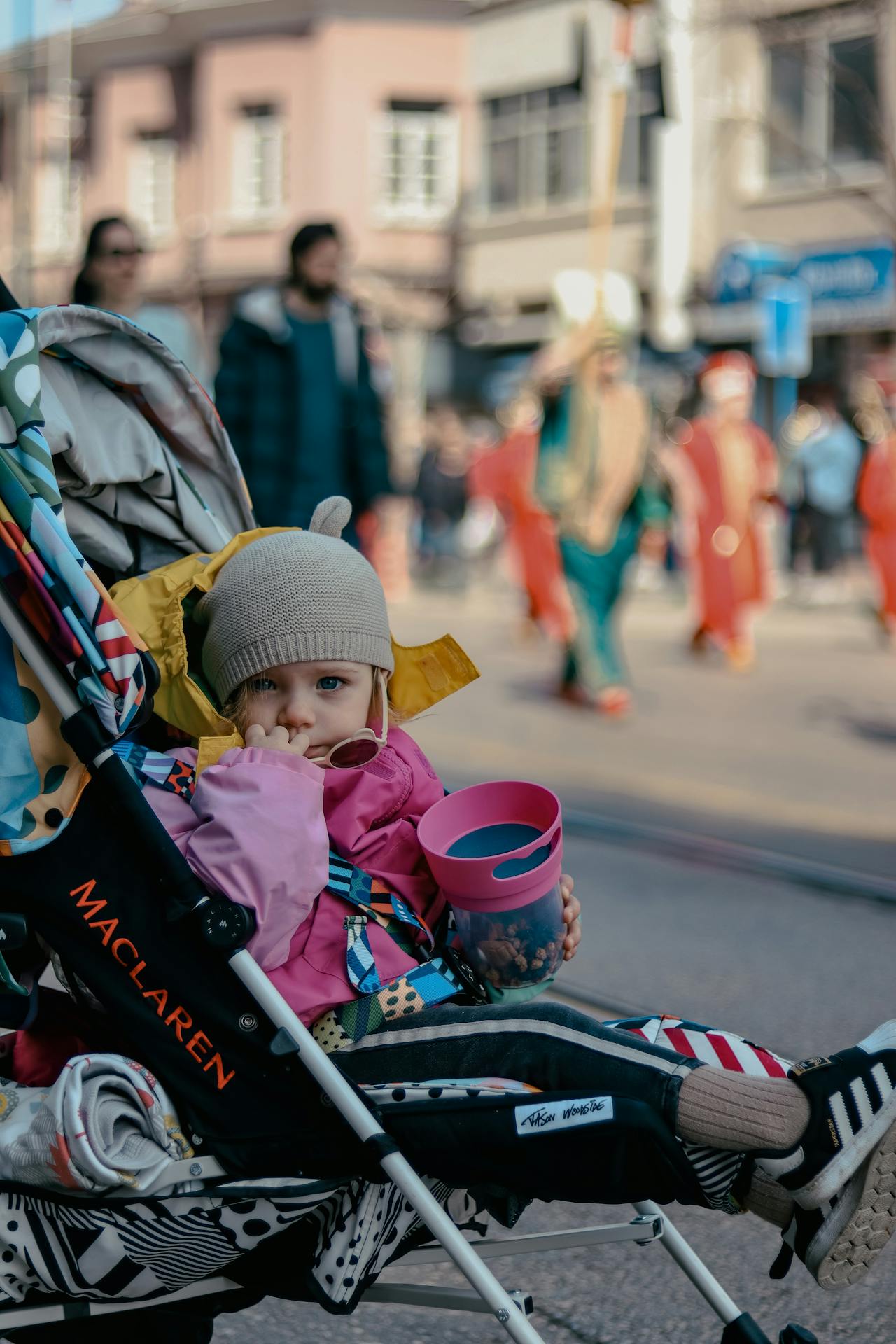 A toddler sitting in a stroller | Source: Pexels
