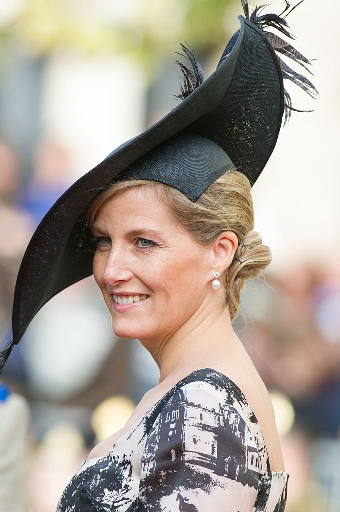 La comtesse Sophie de Wessex assiste à la cérémonie de mariage du prince Guillaume de Luxembourg et de la princesse Stéphanie de Luxembourg à la cathédrale de Notre-Dame de Luxembourg à Luxembourg. | Photo : Getty Images