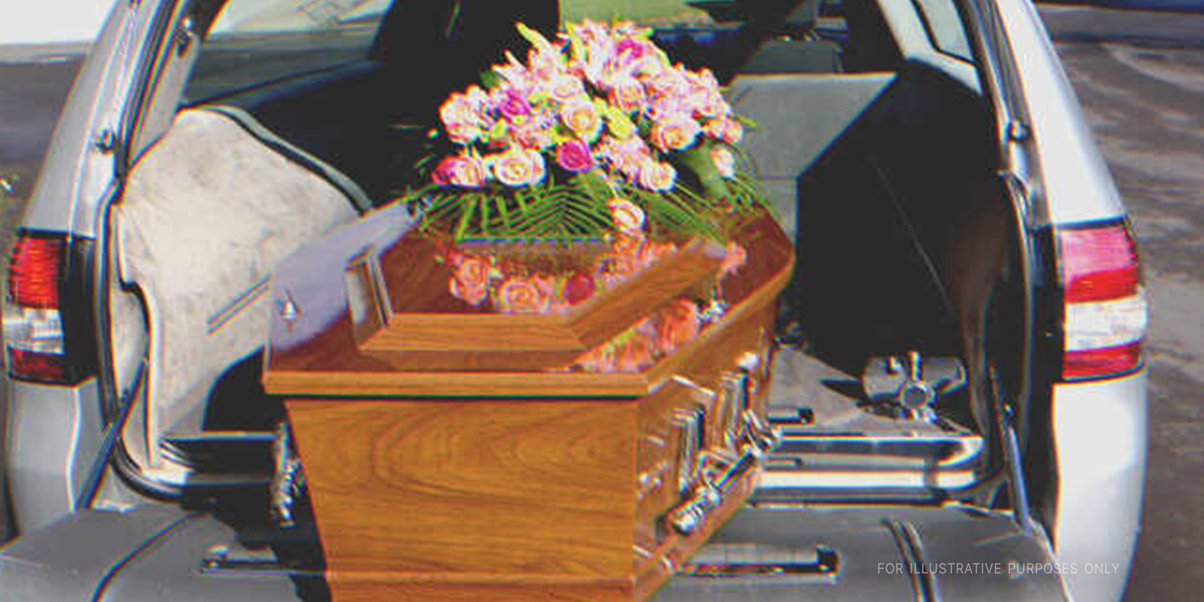 A casket inside a hearse | Source: Shutterstock