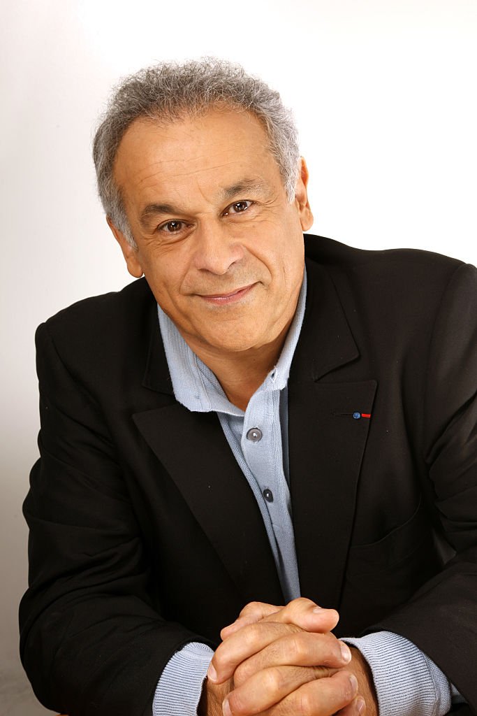 Francis Perrin sur le tournage de l'émission "Les Grands du Rire". | Photo : Getty Images