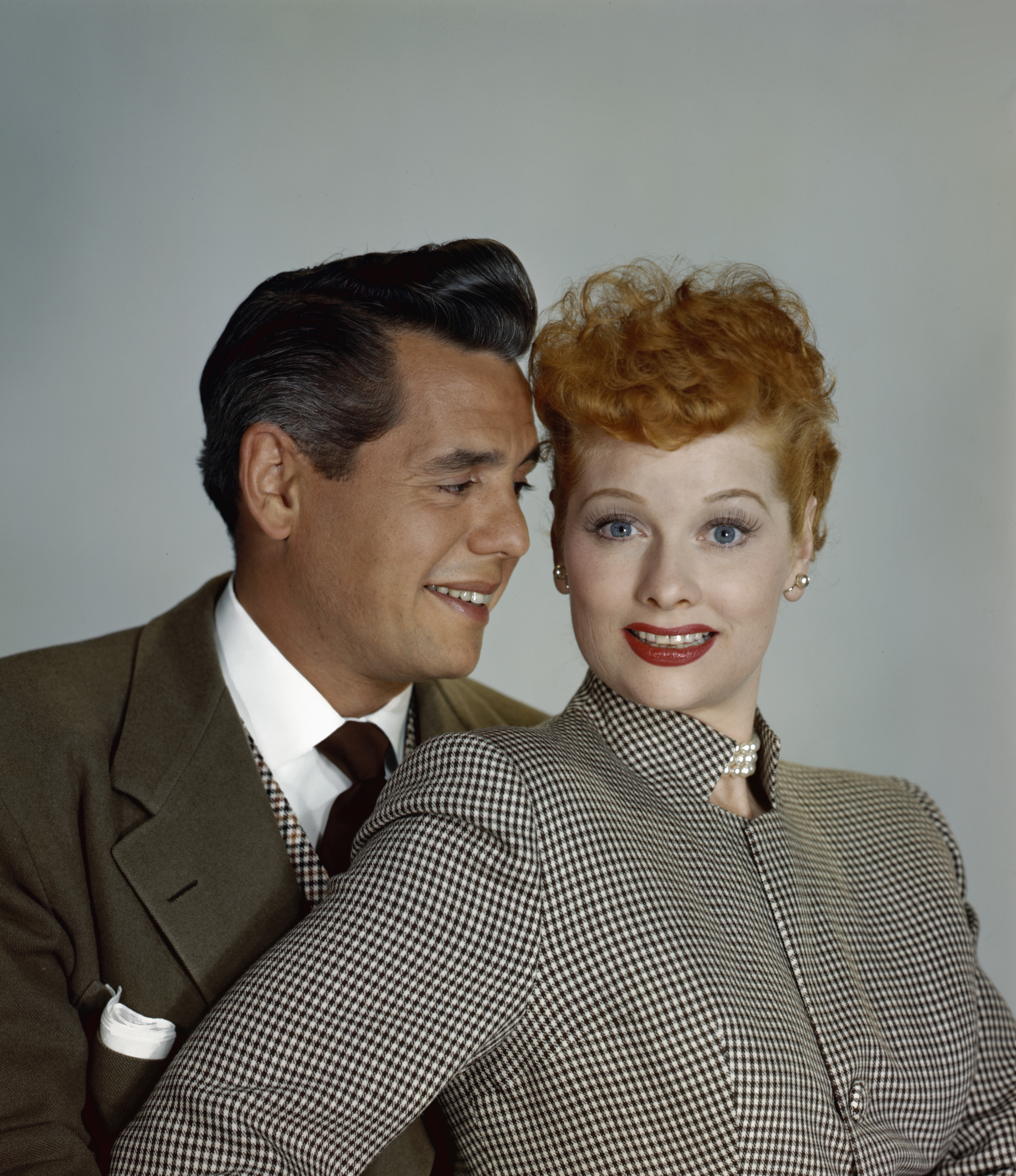 Actress Lucille Ball (R) and her husband actor Desi Arnaz circa 1950's. | Source: Getty Images