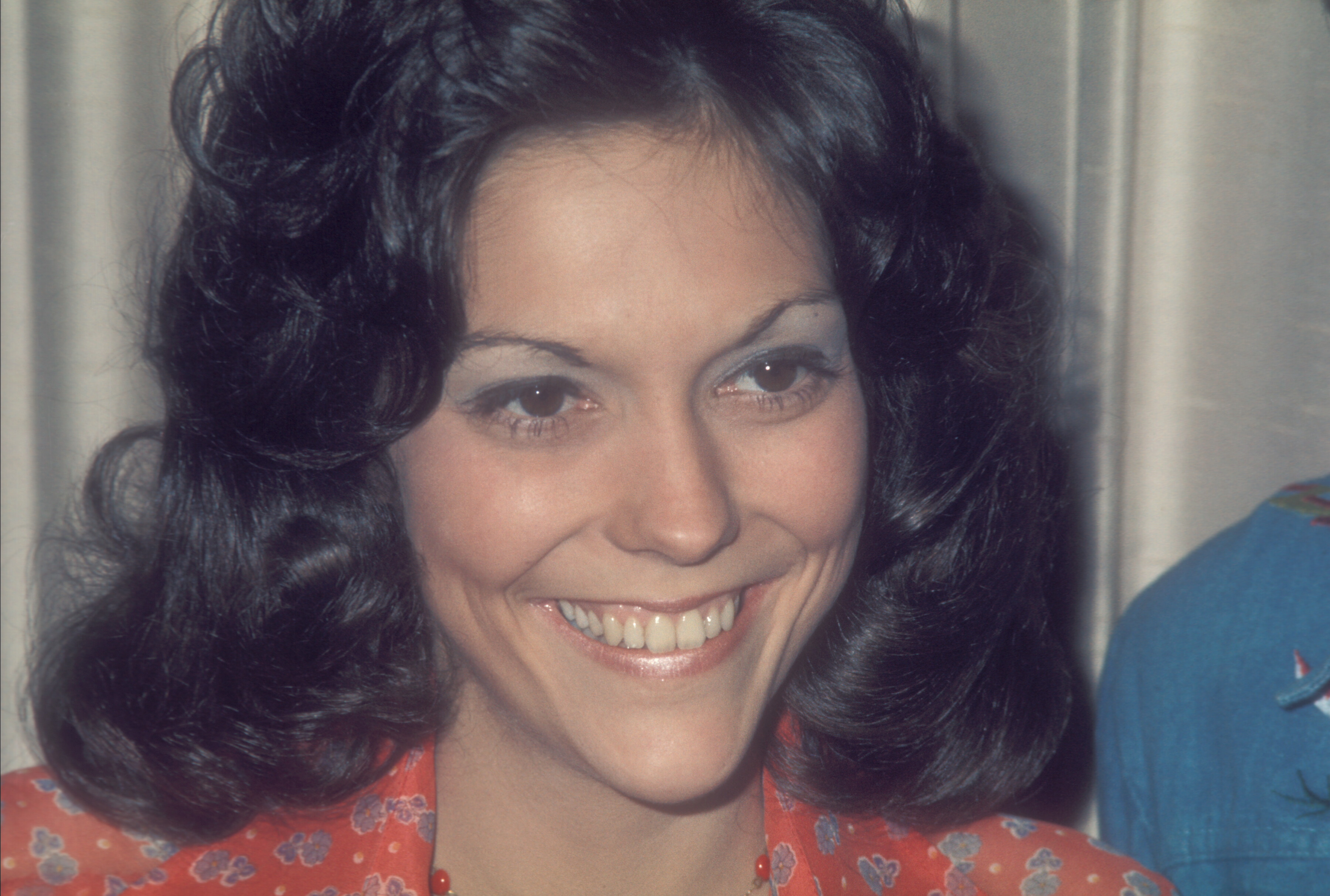 Karen Carpenter at a press conference at In On The Park Hotel in London, 8th February 1974 | Source: Getty Images