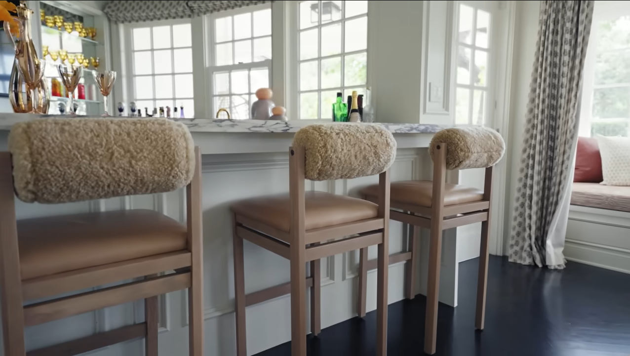 Ultimate custom comfort! These luxurious bar stools feature unique, fuzzy sherpa backrests and premium tan leather cushions. | Source: YouTube/@Archdigest