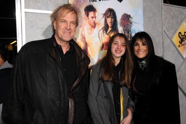 John Tesh, Connie Sellicca, and their daughter Prima at the Arclight Theatre on February 4, 2008 in Los Angeles, California. | Photo: Getty Images