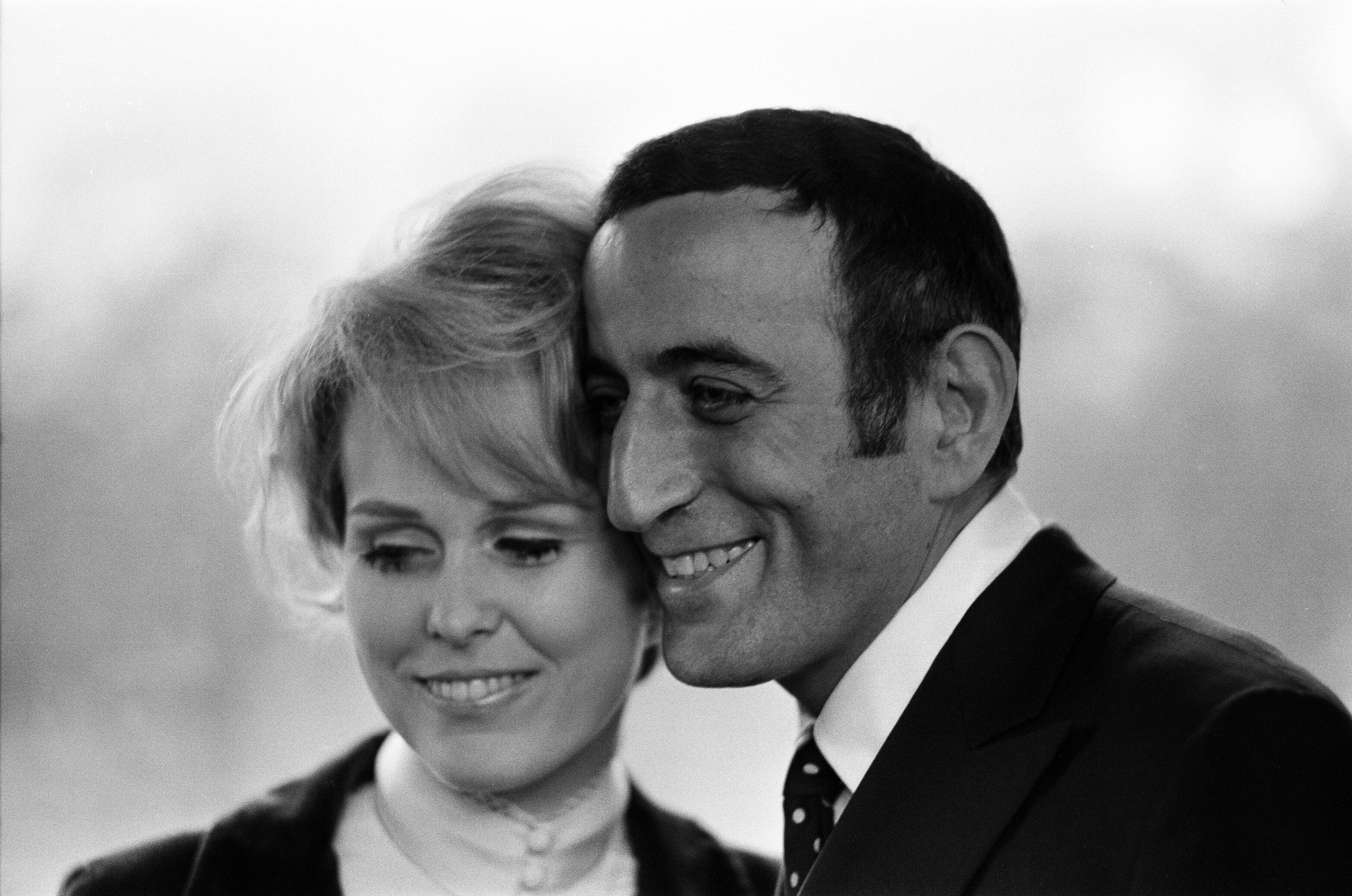 Sandra Grant and Tony Bennett on March 10, 1968, at the Hilton Hotel. | Source: Getty Images