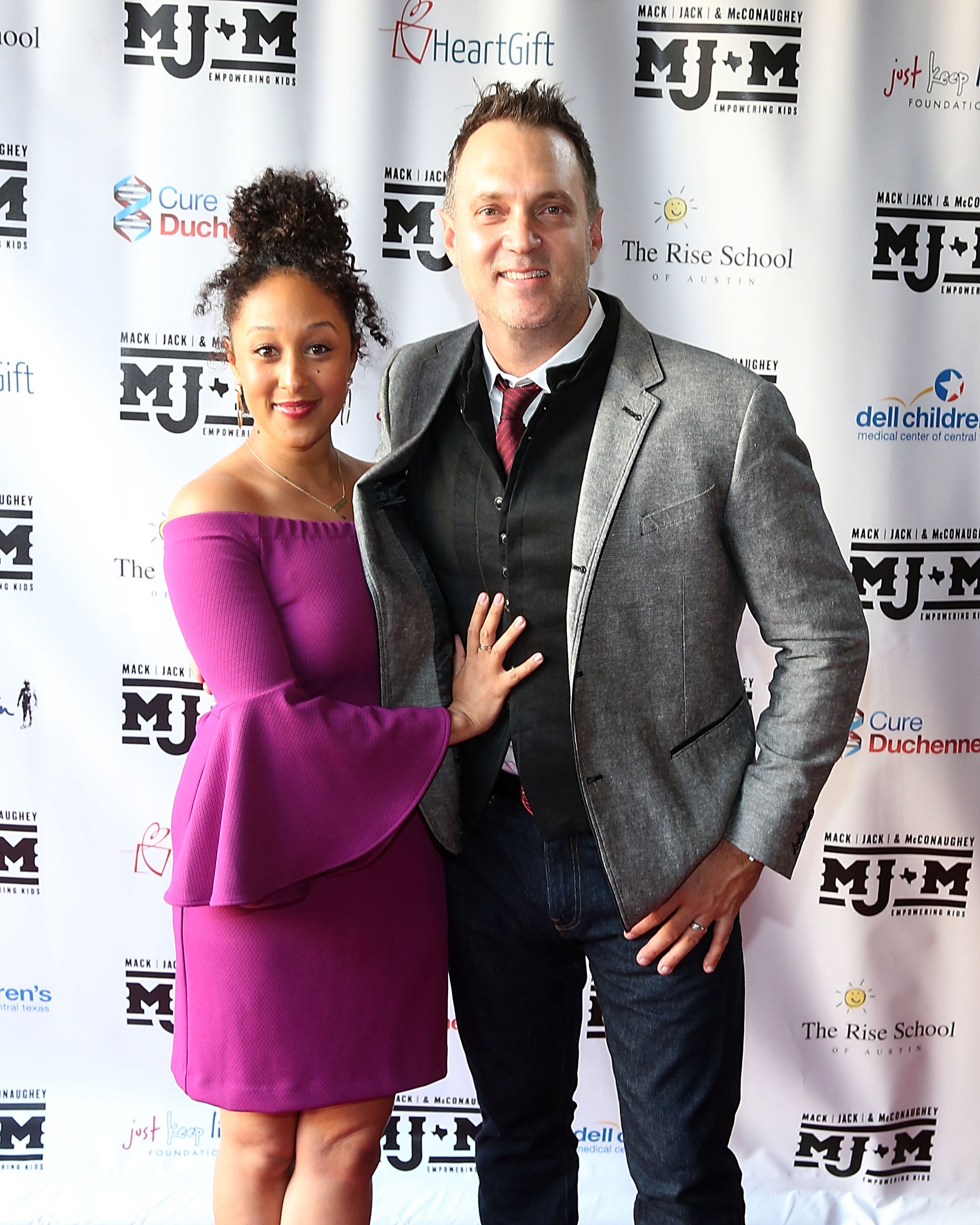 Tamera Mowry-Housley and Adam Housley at the Mack, Jack & McConaughey charity gala on April 12, 2018 in Texas. |Photo: Getty Images