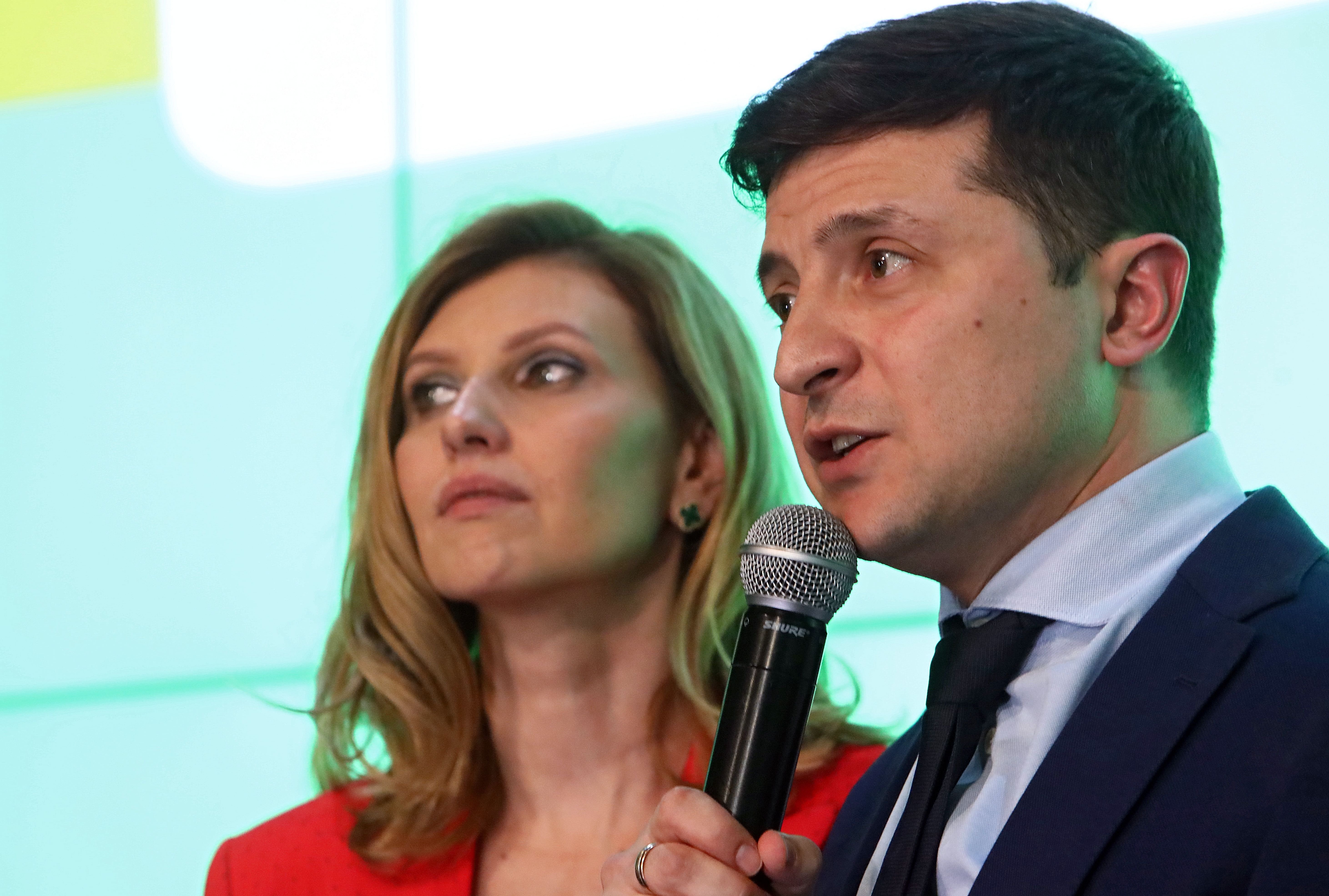 Candidate for presidency of Ukraine Volodymyr Zelenskyi and Olena Zelenska during a briefing in Kyiv, Ukraine, on March 31, 2019. | Source: Volodymyr Tarasov/Future Publishing/Getty Images