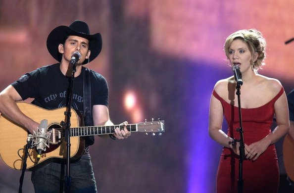 Brad Paisley and Alison Krauss perform "Whiskey Lullaby" at 39th Annual Academy of Country Music Awards. | Photo: Getty Images
