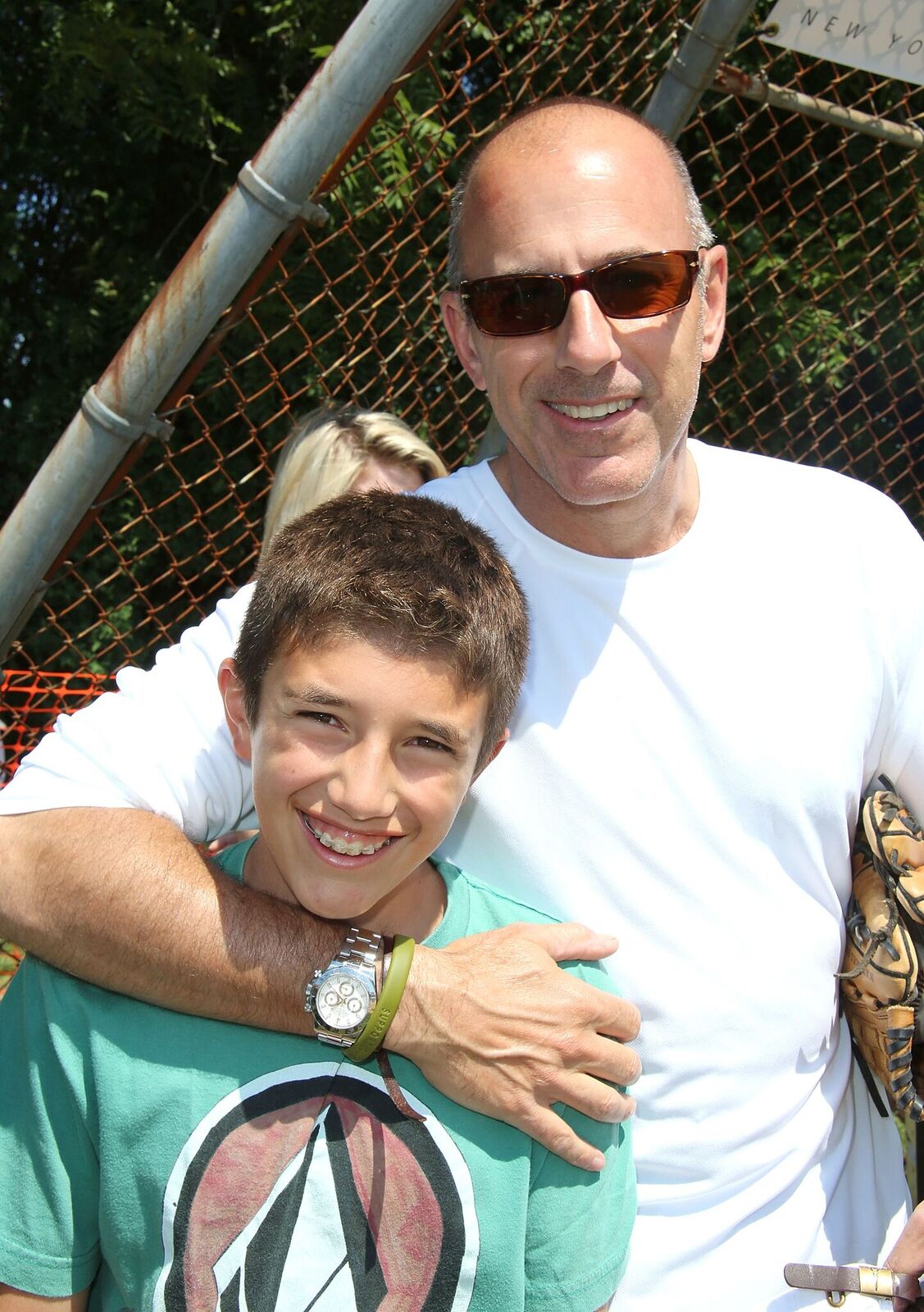 Matt Lauer and son Jack at the 65th Anniversary Artists & Writers Celebrity Softball Game on August 17, 2013, in East Hampton, New York | Photo: Sonia Moskowitz/Getty Images