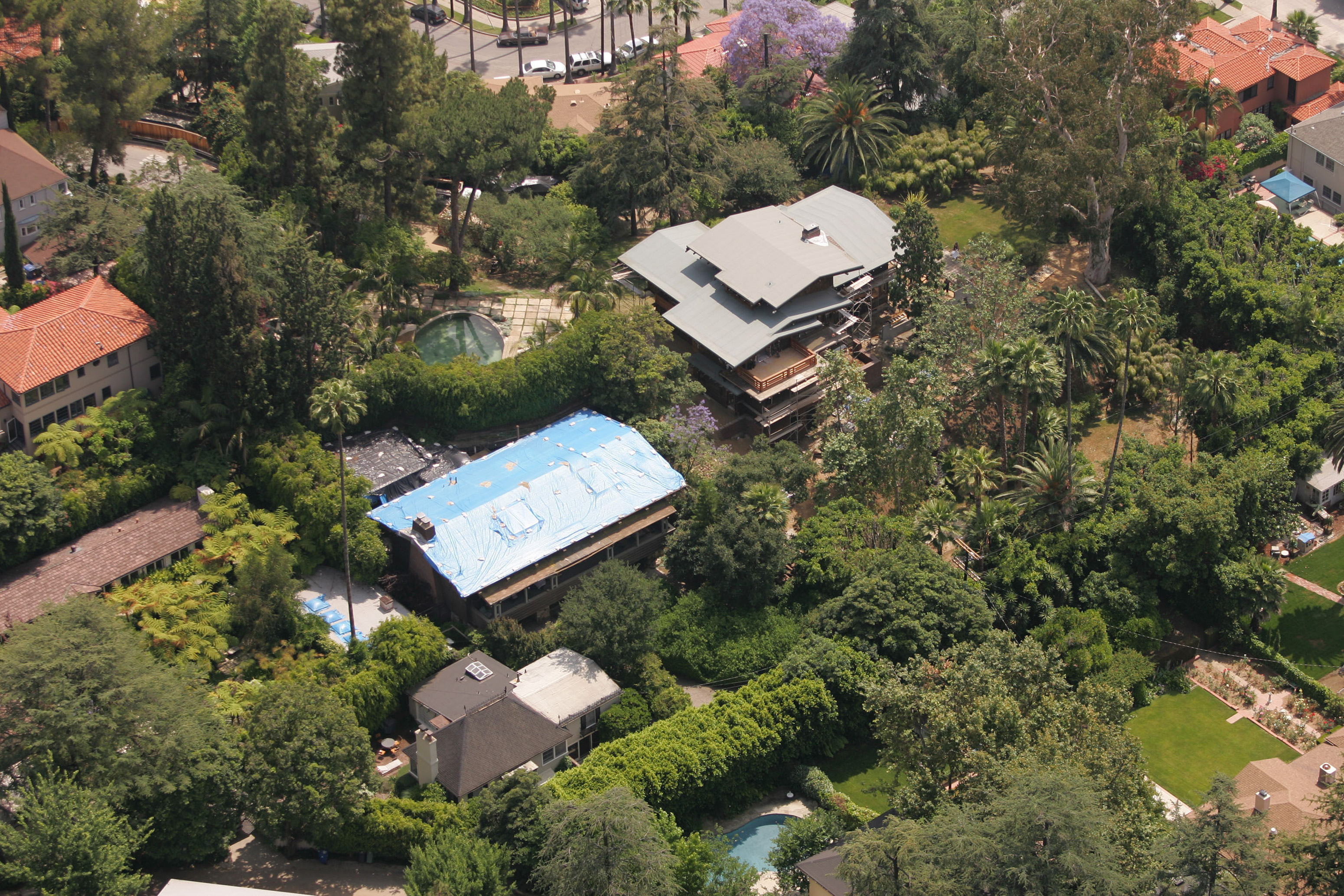 An exterior view of Brad Pitt's residence in 2006 | Source: Getty Images