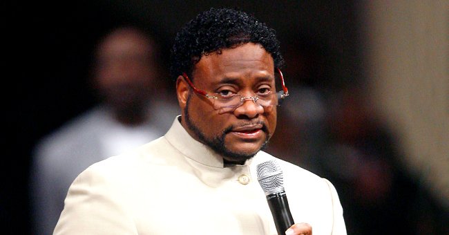 Bishop Eddie Long gives a sermon at the New Birth Missionary Baptist Church on September 26, 2010 in Atlanta, Georgia | Photo: Getty Images