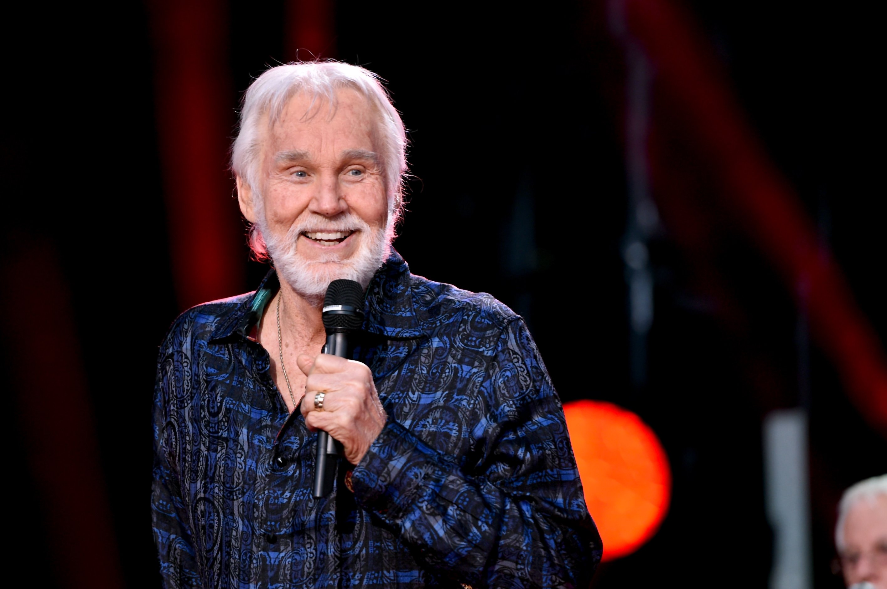  Kenny Rogers performs onstage for day 1 of the 2017 CMA Music Festival on June 8, 2017 in Nashville, Tennessee. | Photo: GettyImages