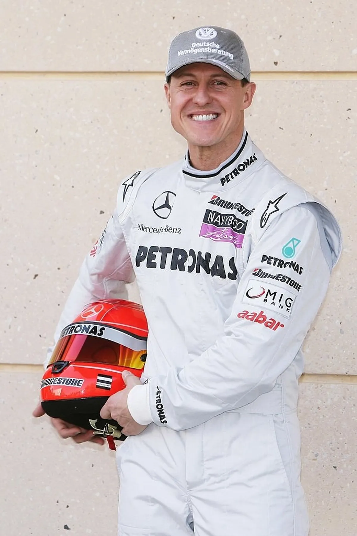 Michael Schumacher assiste à la séance de portrait officiel des pilotes lors de l'avant-première du Grand Prix de Formule 1 de Bahreïn au Circuit international de Bahreïn, le 11 mars 2010 à Sakir, Bahreïn. | Photo : Getty Images