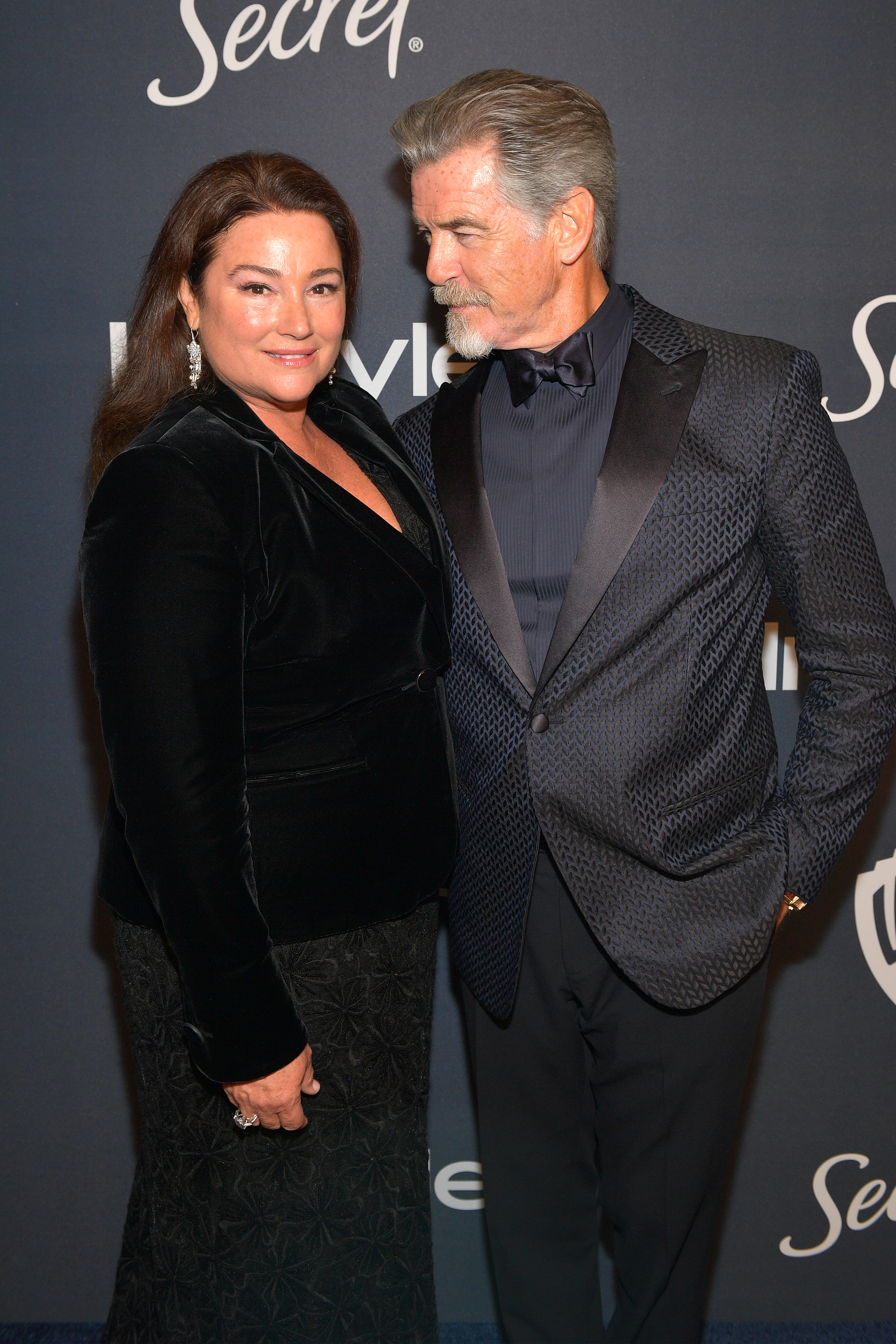 Keely Shaye Smith und Pierce Brosnan am 05. Januar 2020 in Beverly Hills, Kalifornien. | Quelle: Getty Images
