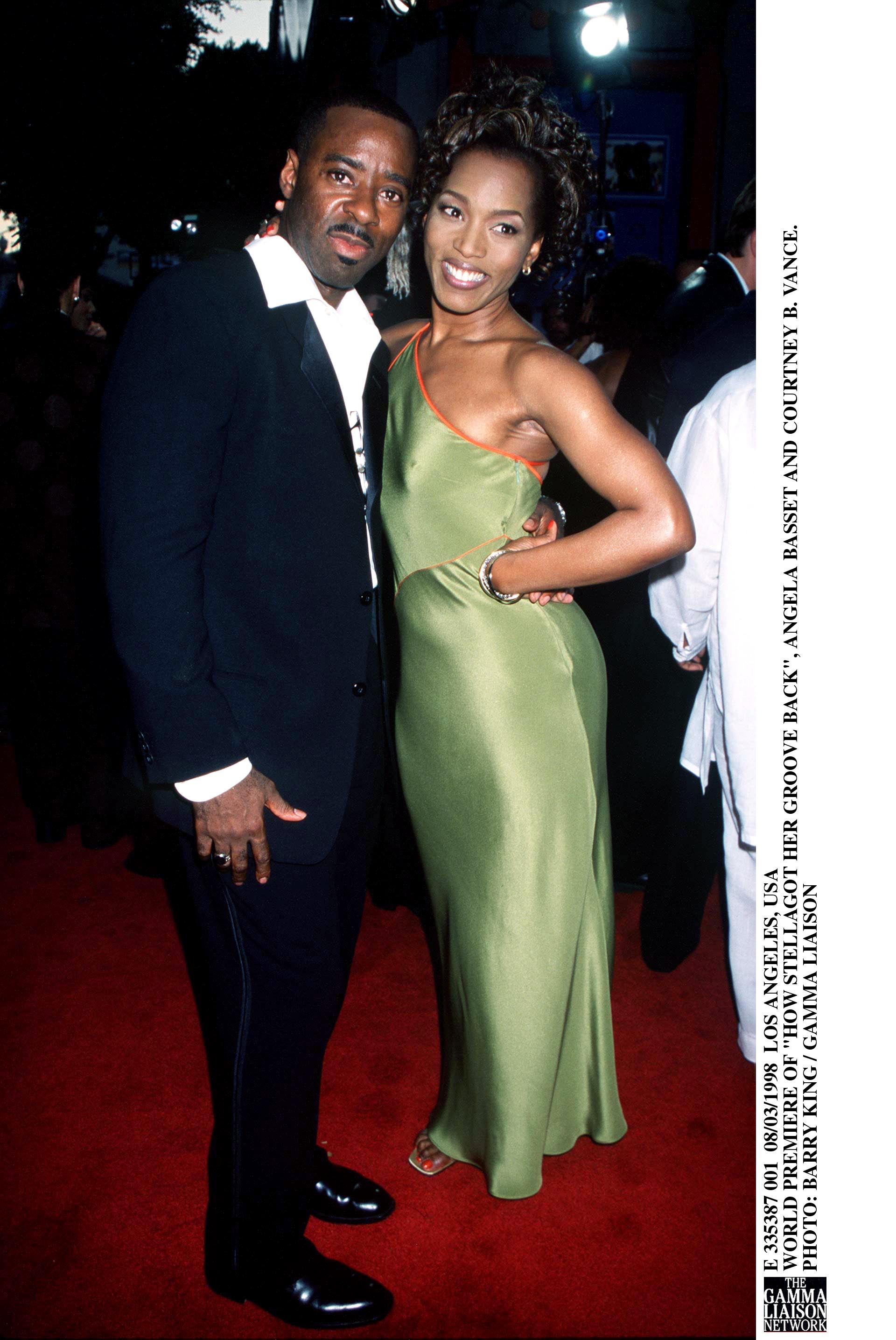 Angela Bassett and Courtney B. Vance at the World Premiere of "How Stella Got Her Groove Back," on August 3, 1998 | Source: Getty Images