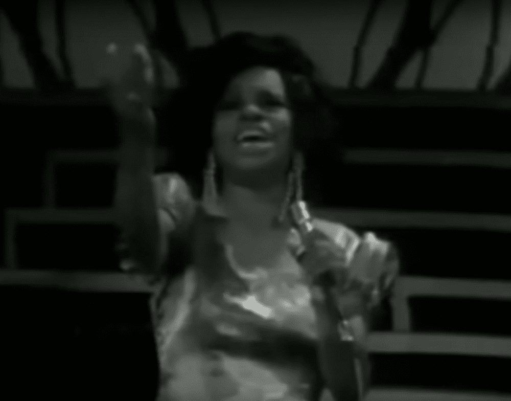 Lucha Reyes, mejor conocida como “La morena de oro”. Cantante de música criolla peruana. | Imagen: YouTube/Frankjvs Lucha Reyes, mejor conocida como “La morena de oro”. Cantante de música criolla peruana. | Imagen: YouTube/Frankjvs