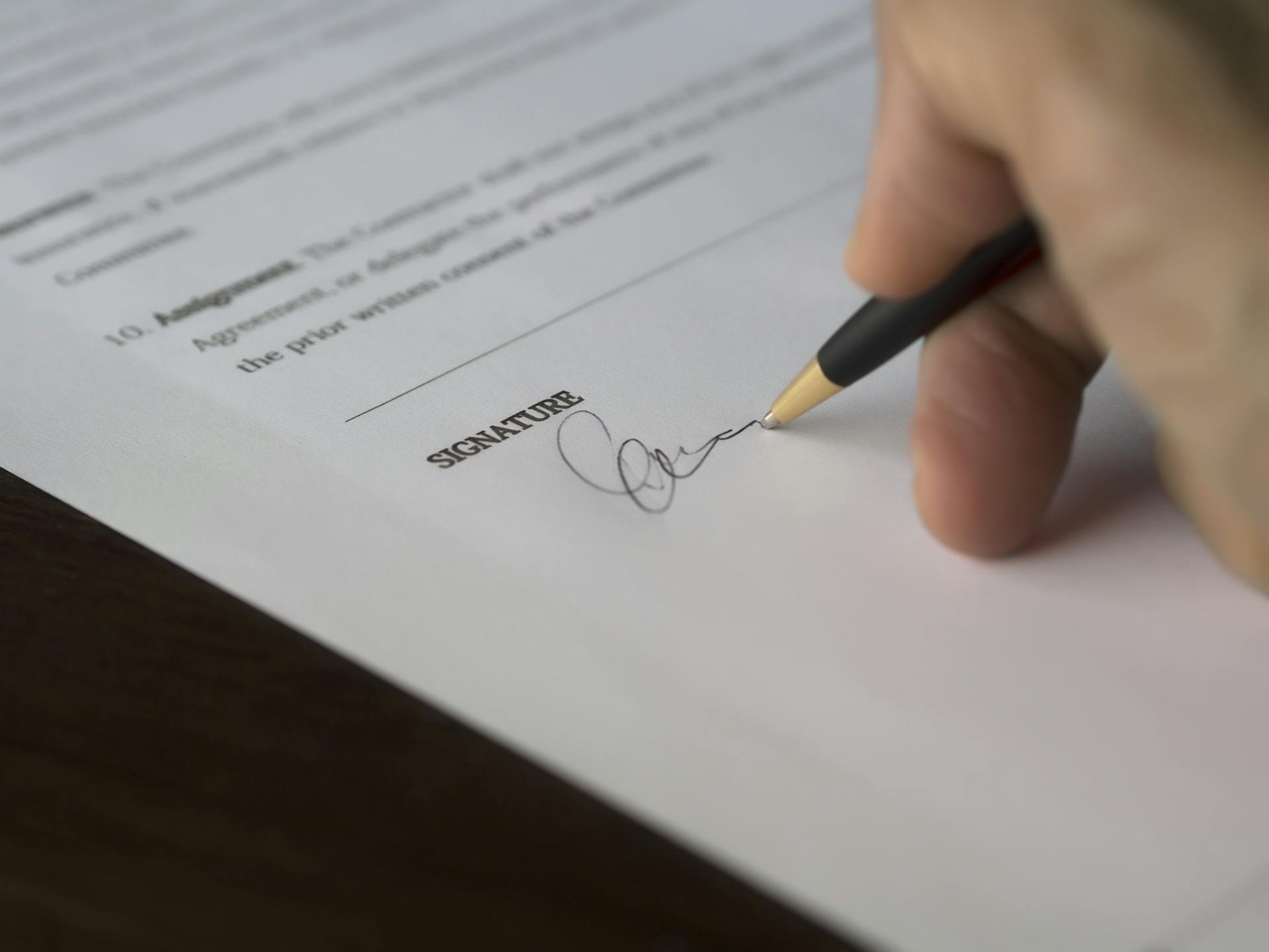 A person signing a contract | Source: Pexels