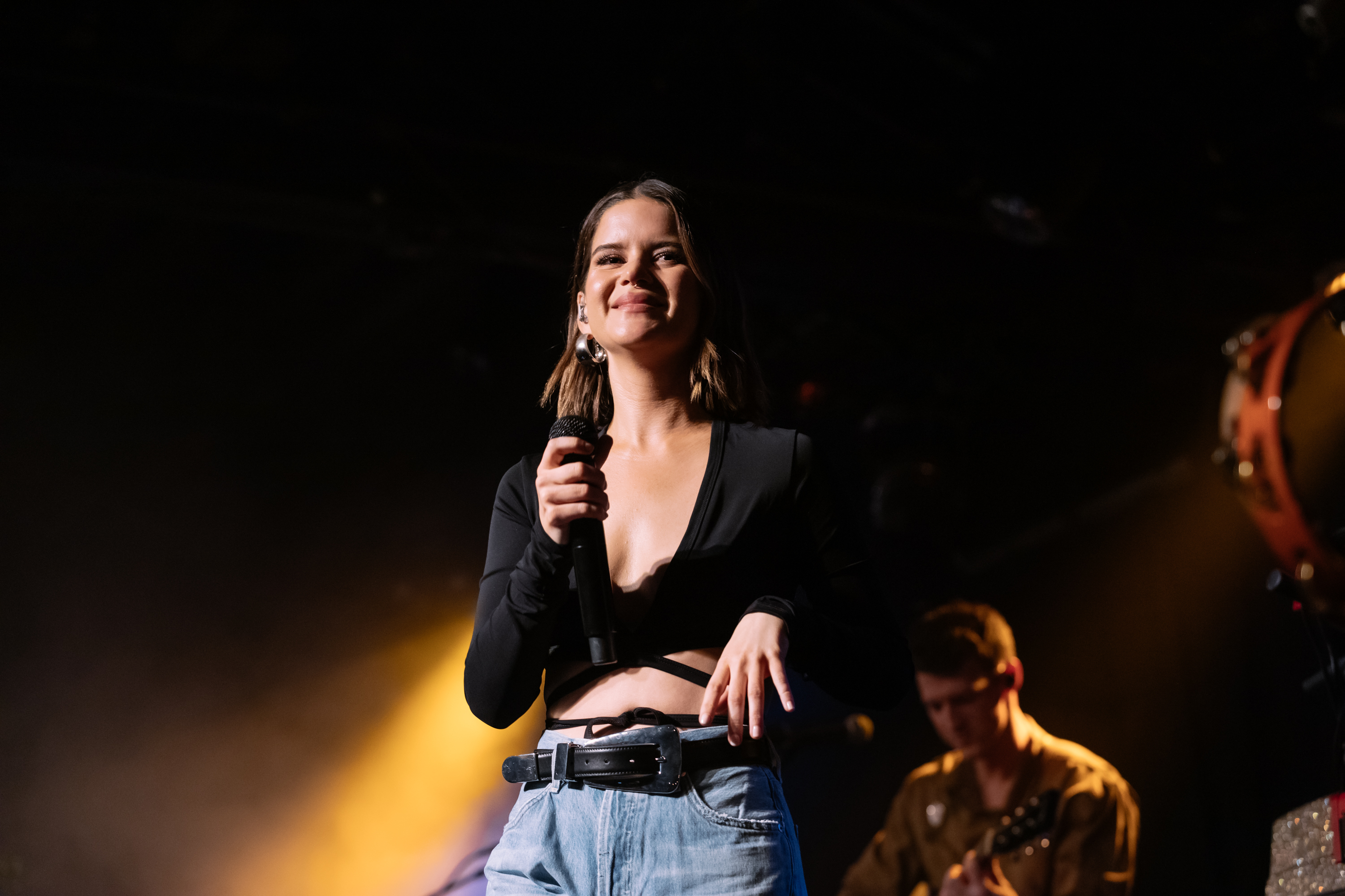Maren Morris performs on stage at Joe's On Weed on October 5, 2023, in Chicago, Illinois. | Source: Getty Images