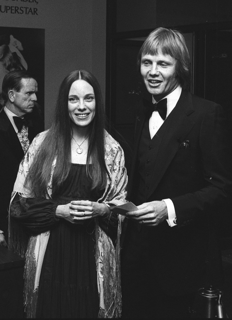 Marcheline Bertrand and Jon Voight in Los Angeles, California on March 26, 1976 | Photo: Getty Images