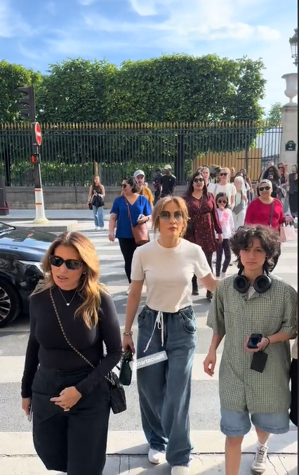 Jennifer Lopez and Emme Muñiz walking on the street as seen in a video shared on May 2024. | Source: TikTok/taoualitamar