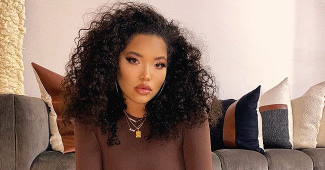 Ming Lee Simmons Makes Hearts Go Wild Posing in Nude Bikini with a