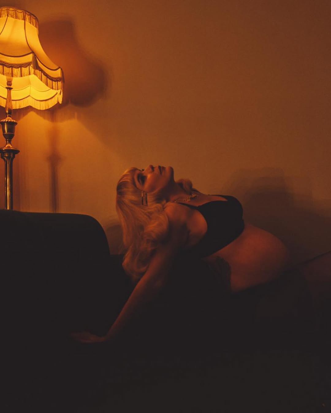 A photo from Paloma Faith's carousel, shared on 19 December 2020. | Source: Instagram/palomafaith