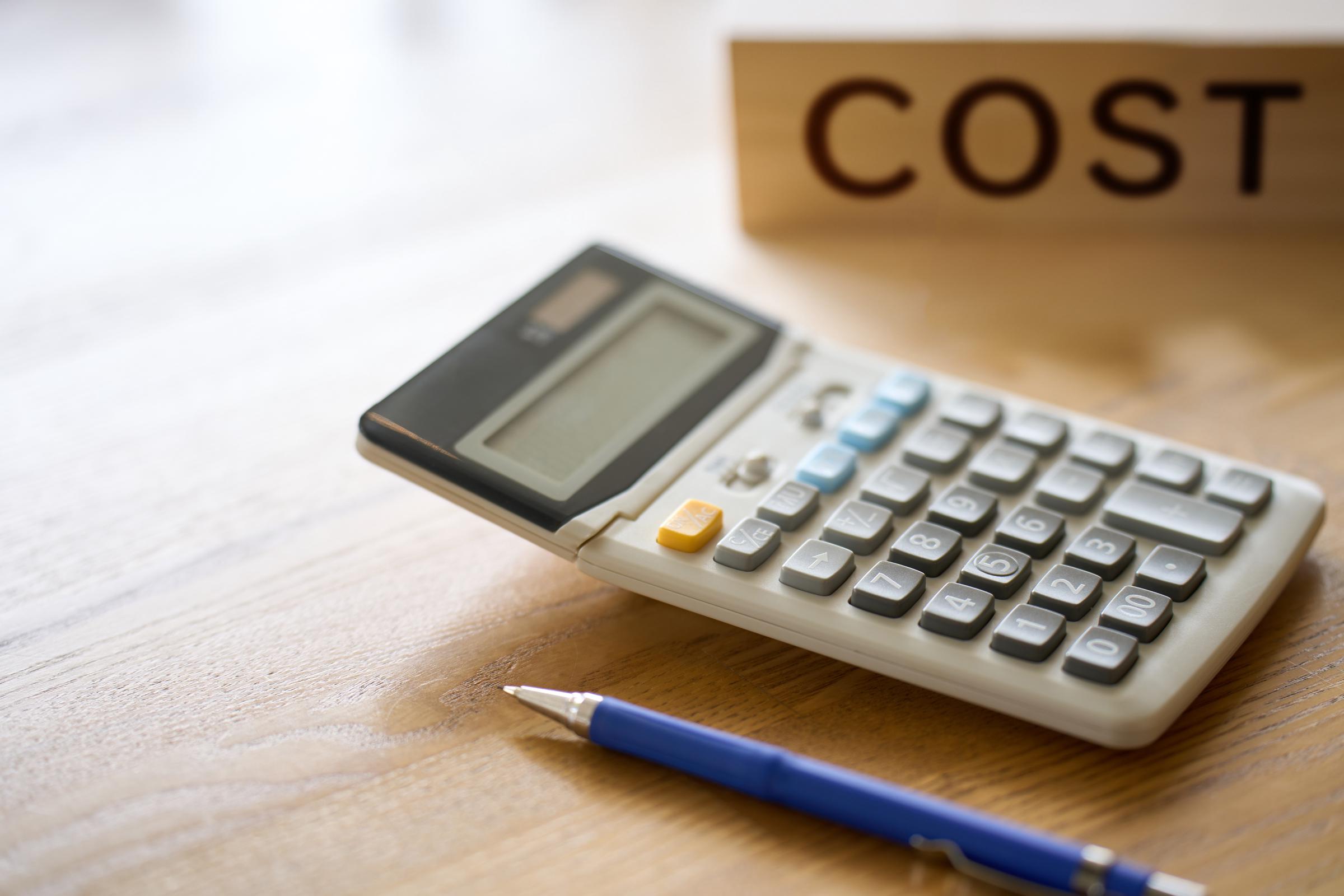 A pen and calculator on a desk | Source: Shutterstock