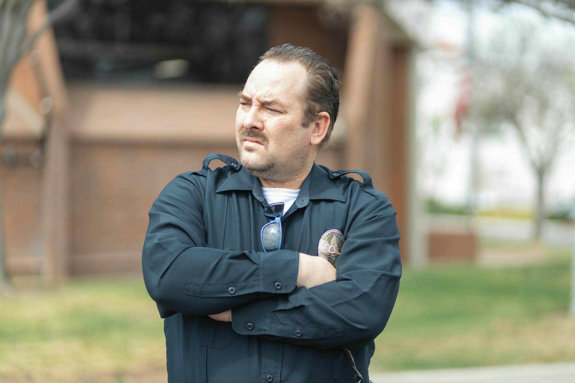 A cop with his arms crossed | Source: Pexels