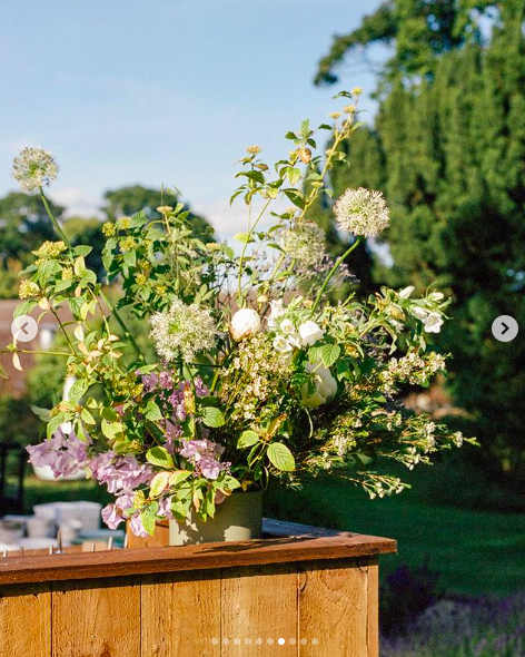 A floral arrangement on Jesse Light and Jesse Bongiovi's five-day wedding celebration, posted on July 15, 2024 | Source: Instagram/alison_events