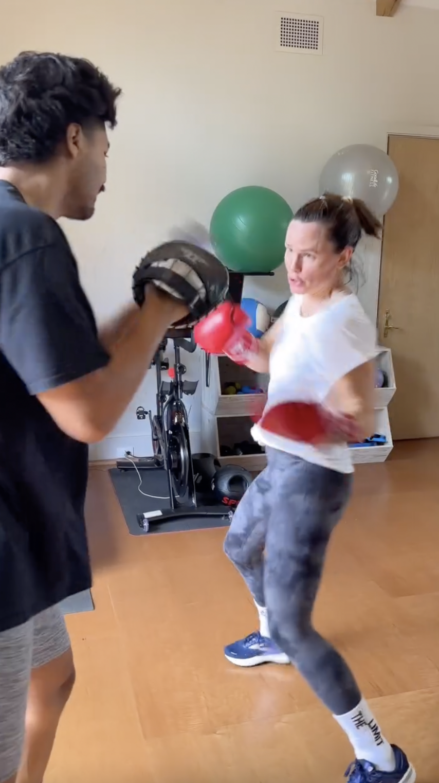 A screenshot from a video of Jennifer Garner during a boxing workout, posted on August 6, 2024 | Source: Instagram/jennifer.garner