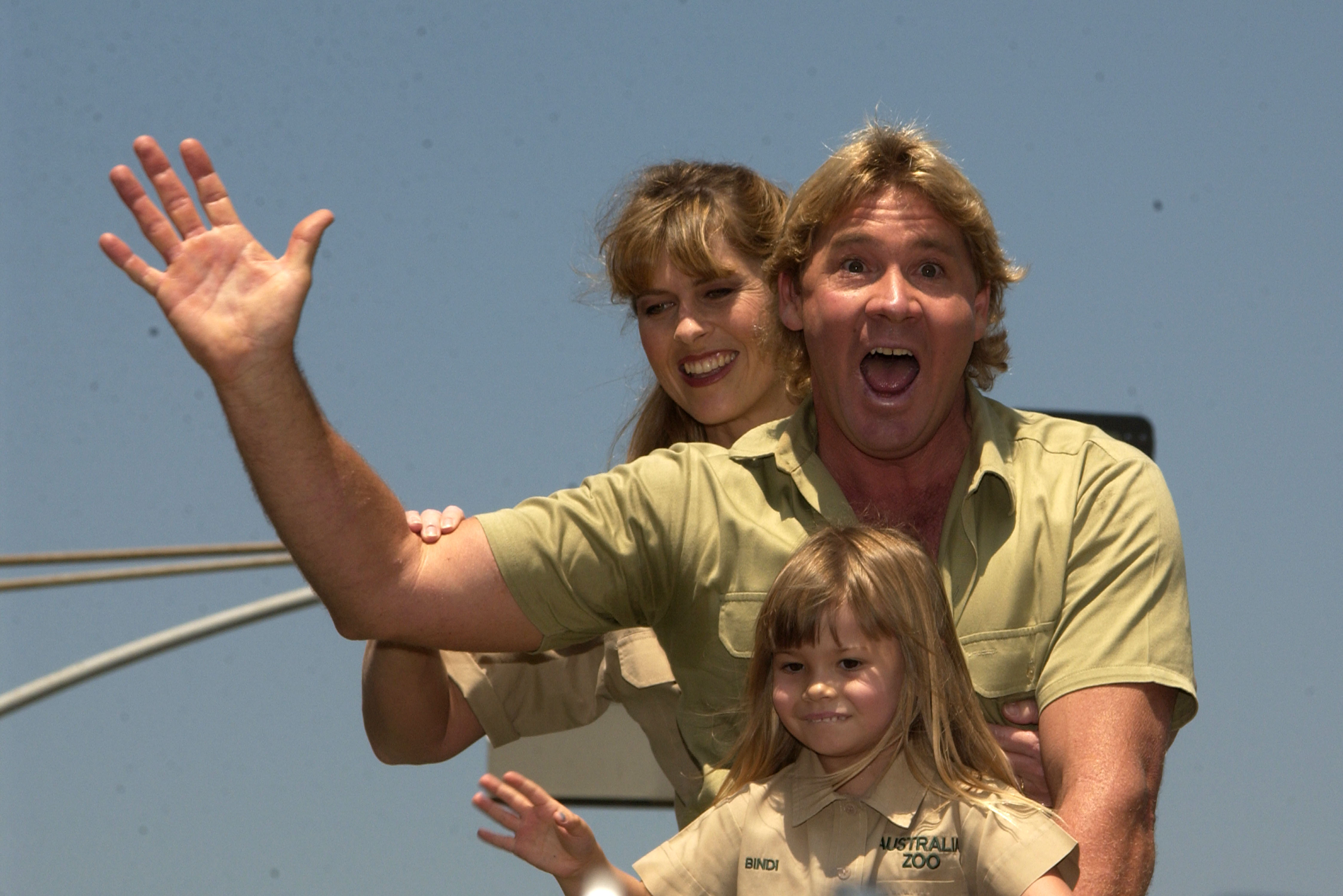Steve Irwin with wife Terri Irwin and daughter Bindi Irwin at the "The Crocodile Hunter: Collision Course" premiere on June 29, 2002 | Source: Getty Images