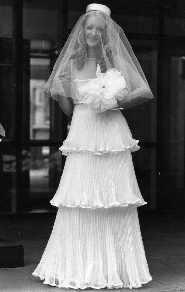 Braut in Schwarz/Weiß | Quelle: Getty Images