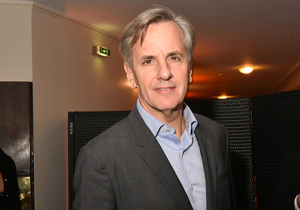 Le présentateur de télévision Bernard de la Villardière assiste au Gala de L'Espoir 2016 au Théâtre du Châtelet le 14 novembre 2016 à Paris. | Photo : Getty Images